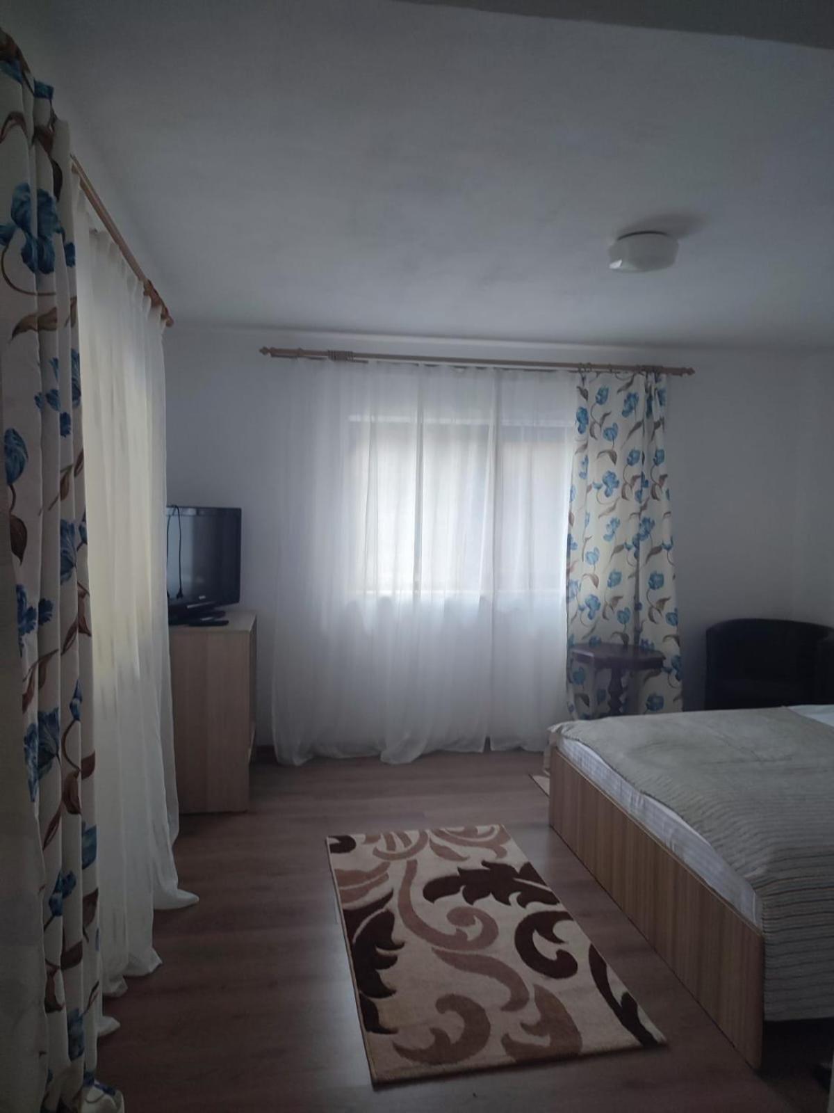 Dumbrava Minunată view 3