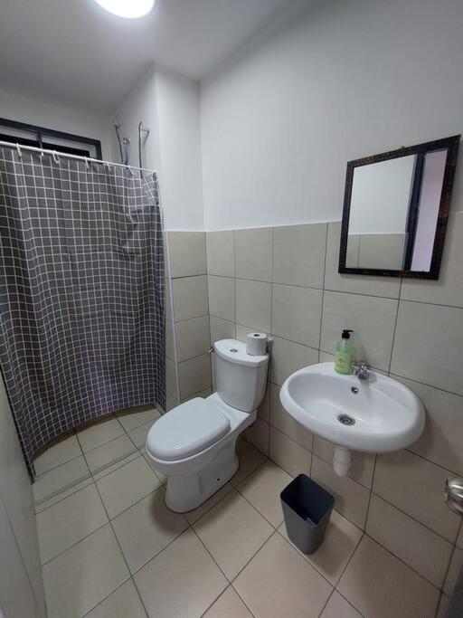 BOHEMIAN HOME 3 bedroom -10 mins to Mid Valley