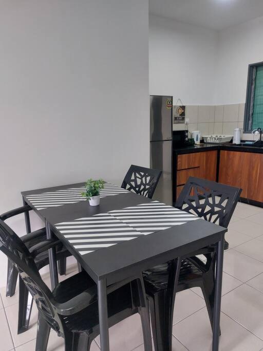 BOHEMIAN HOME 3 bedroom -10 mins to Mid Valley