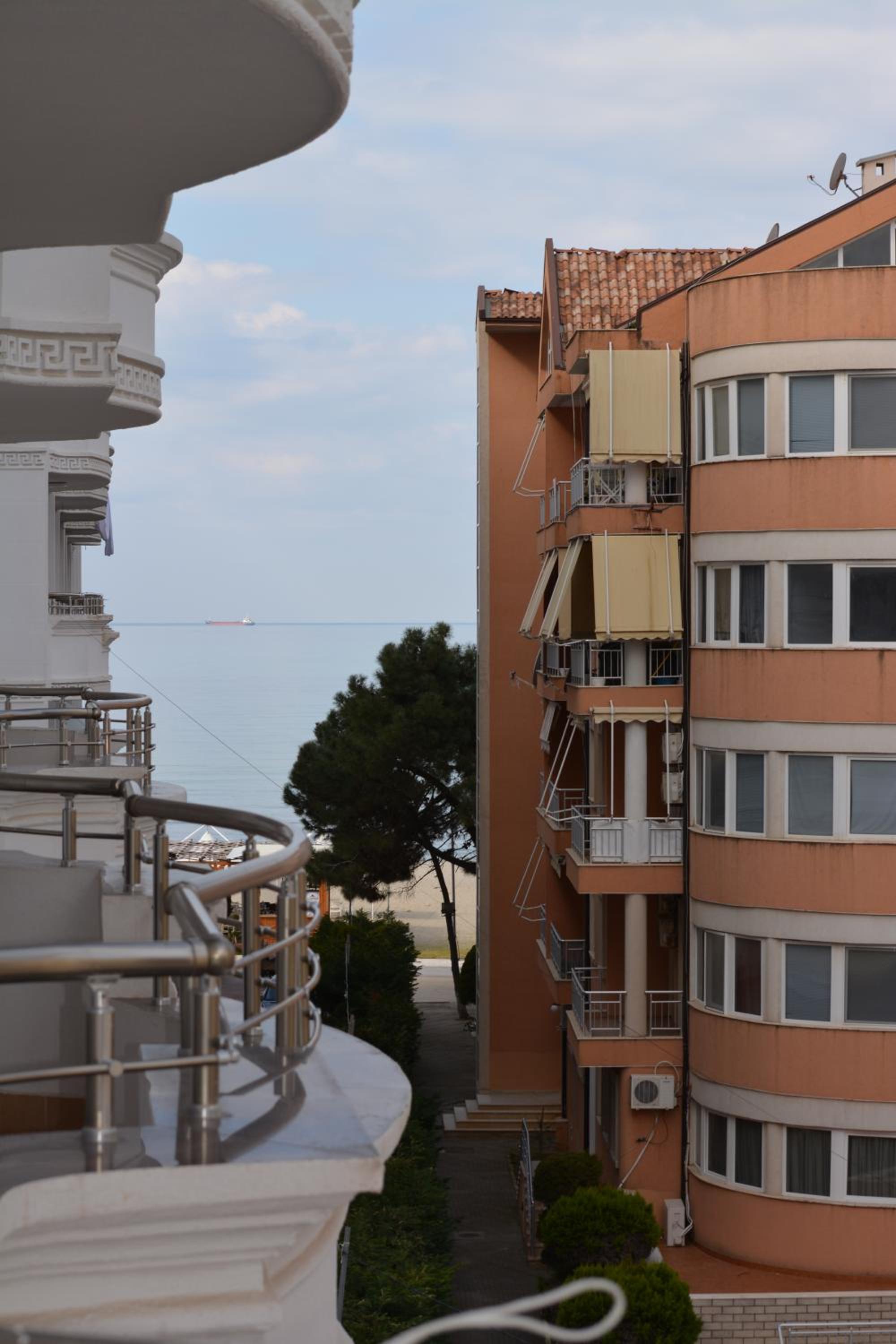 Alb's Apartment 2