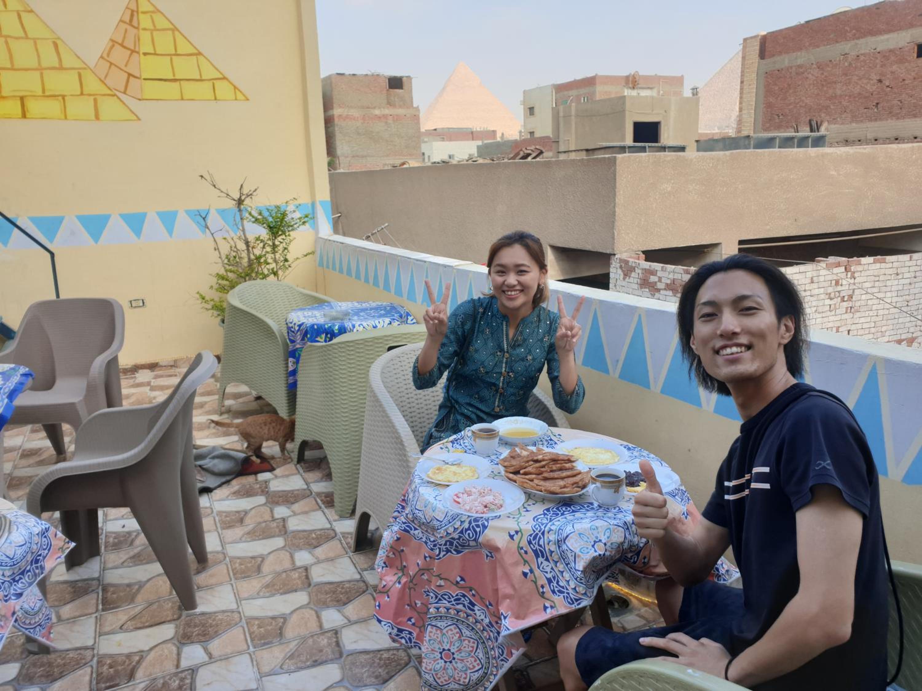 2 Jana Pyramids view inn