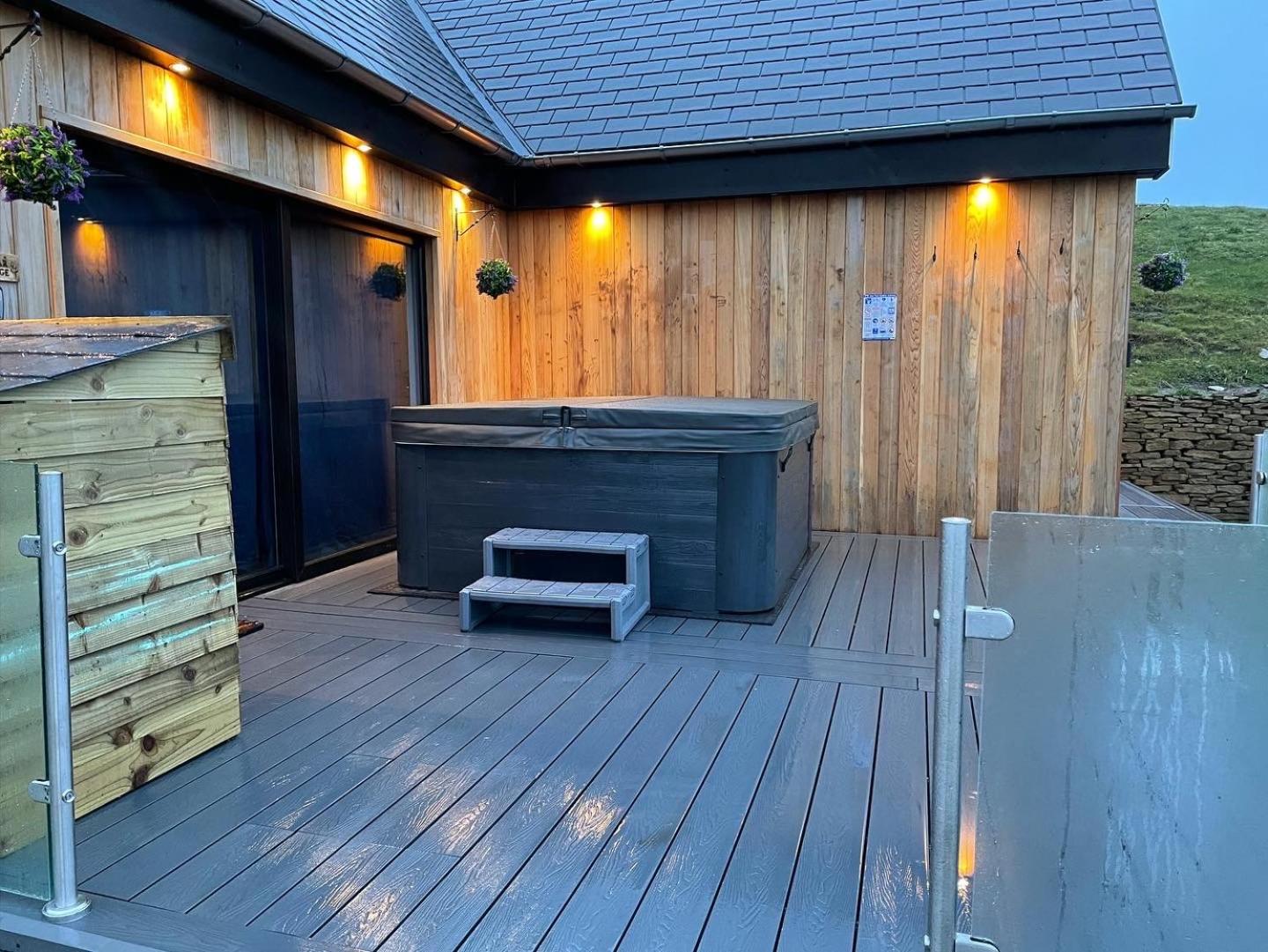 Hotel Cedar Lodge - Image 1