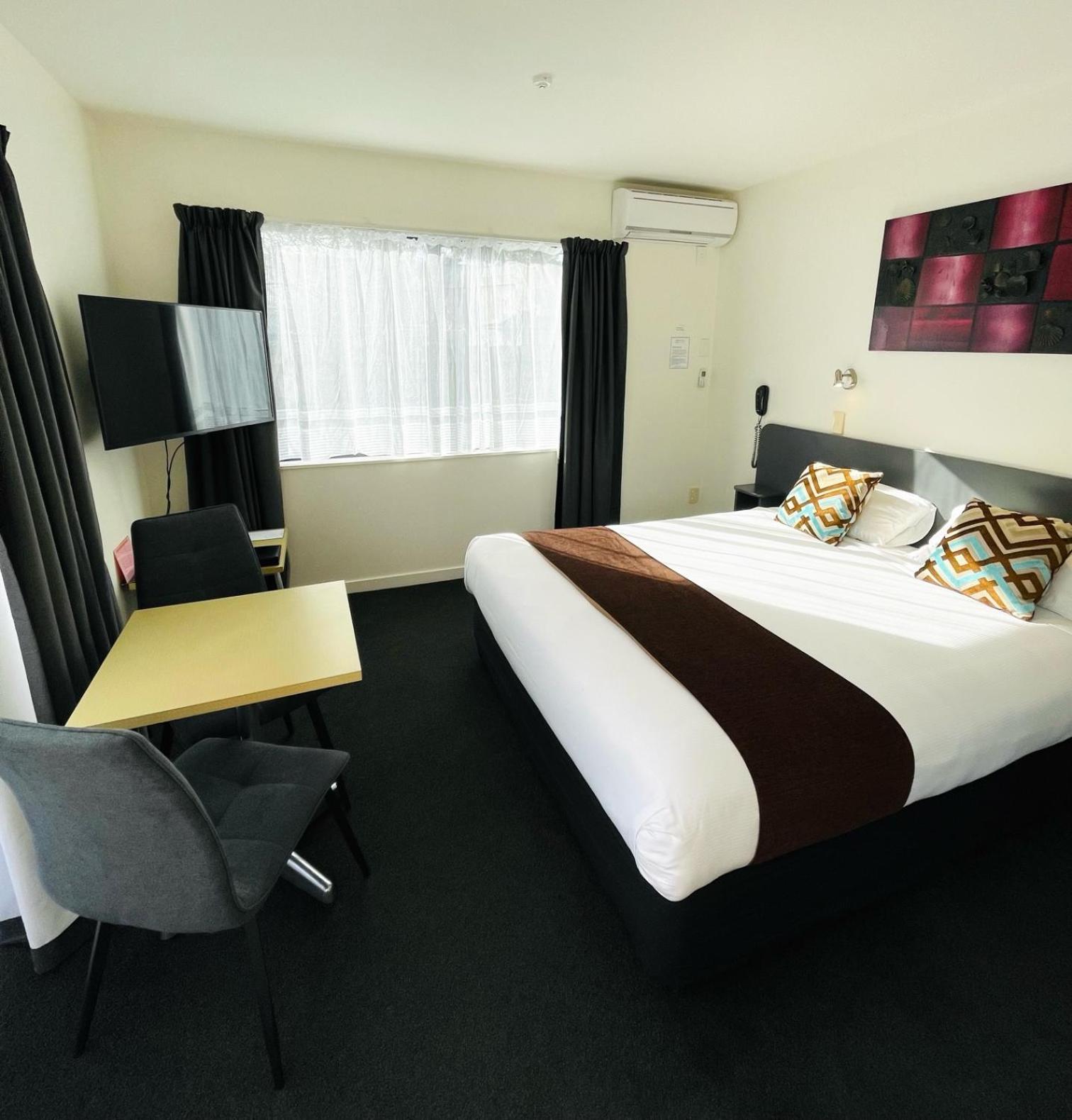 298 Westside Motor Lodge - Image 4
