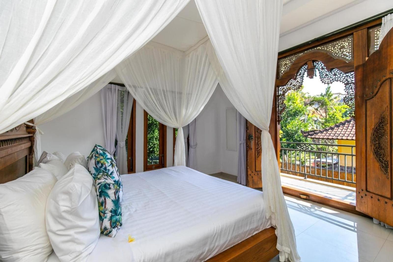 Villa Aniela Legian view 3