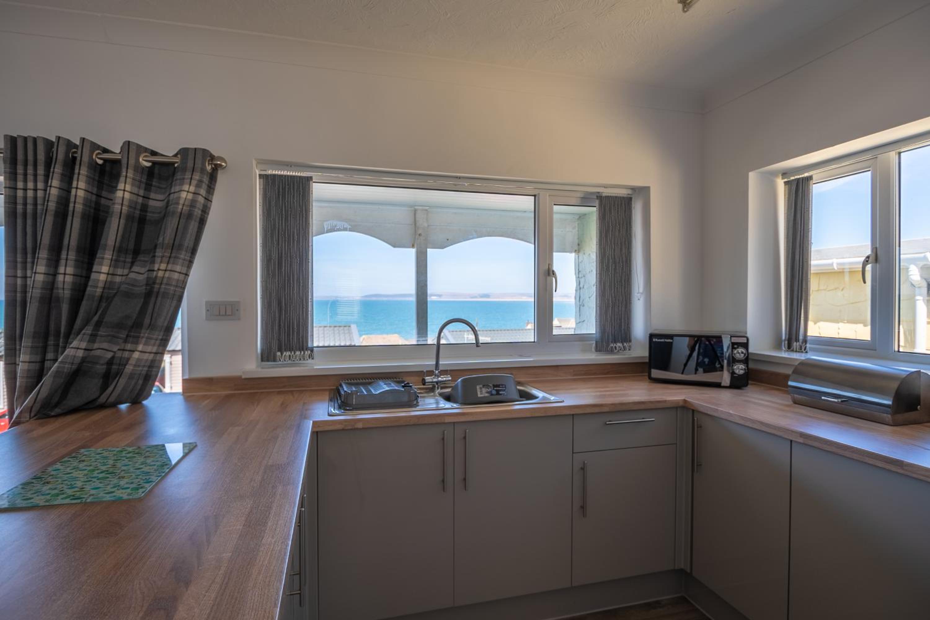 Ivy Cottage with Sea Views