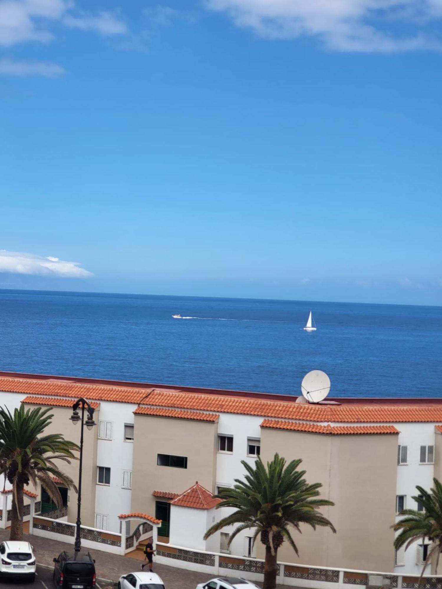 Sunny Holidays in Casa Familiar Playa La Arena