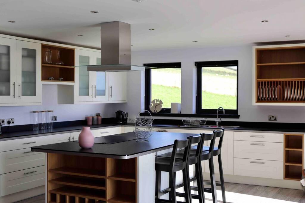 The Cottage - spacious getaway with stunning views view 2