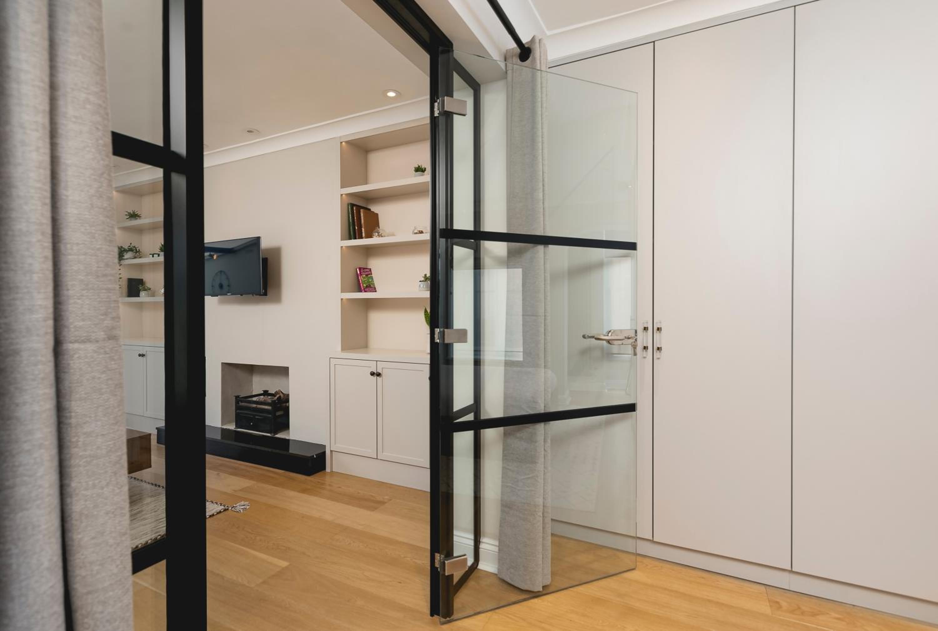PenthouseStays Chelsea - Luxury 2 Bedroom Apartment w/King Bed - near King's Road
