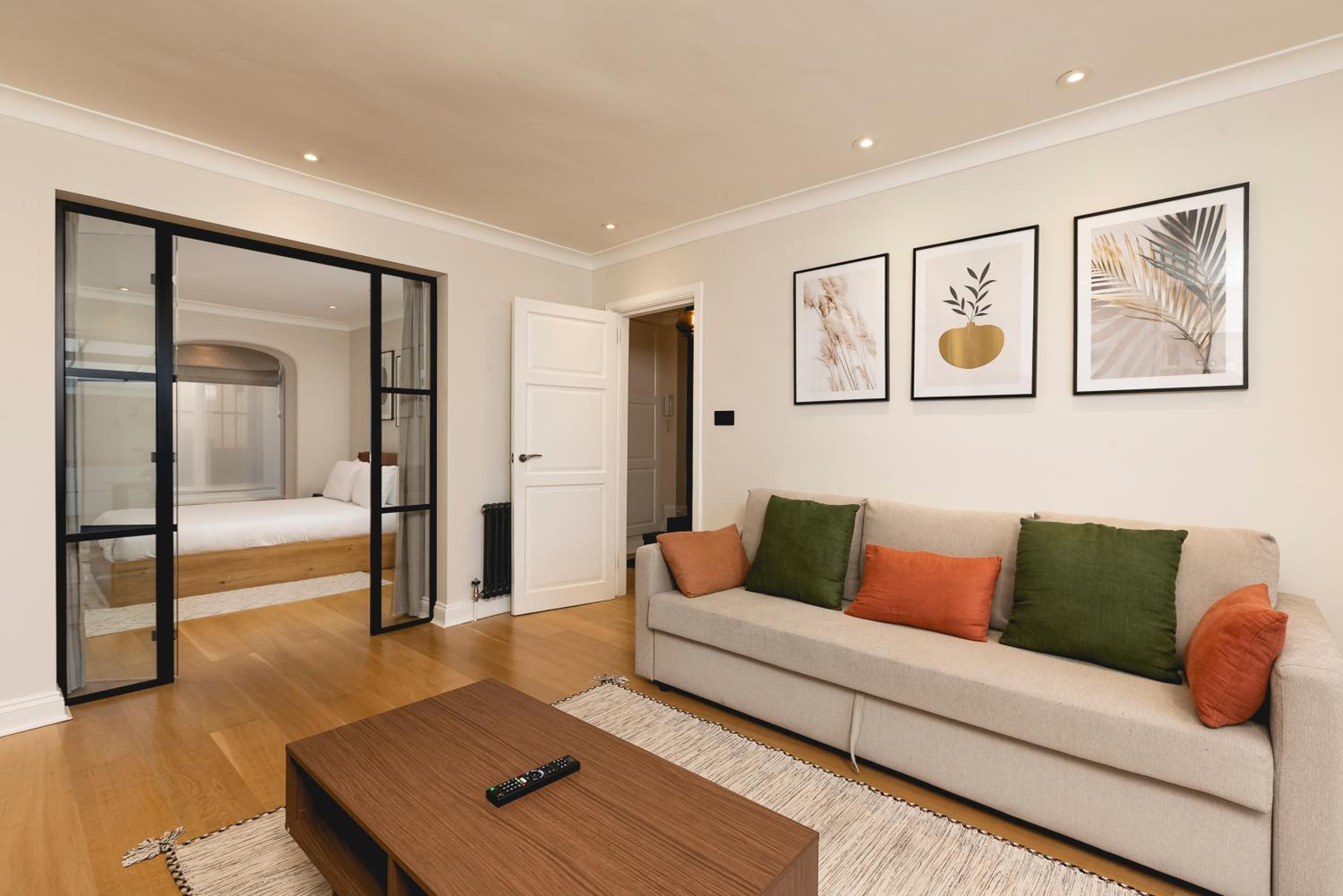 PenthouseStays Chelsea - Luxury 2 Bedroom Apartment w/King Bed - near King's Road