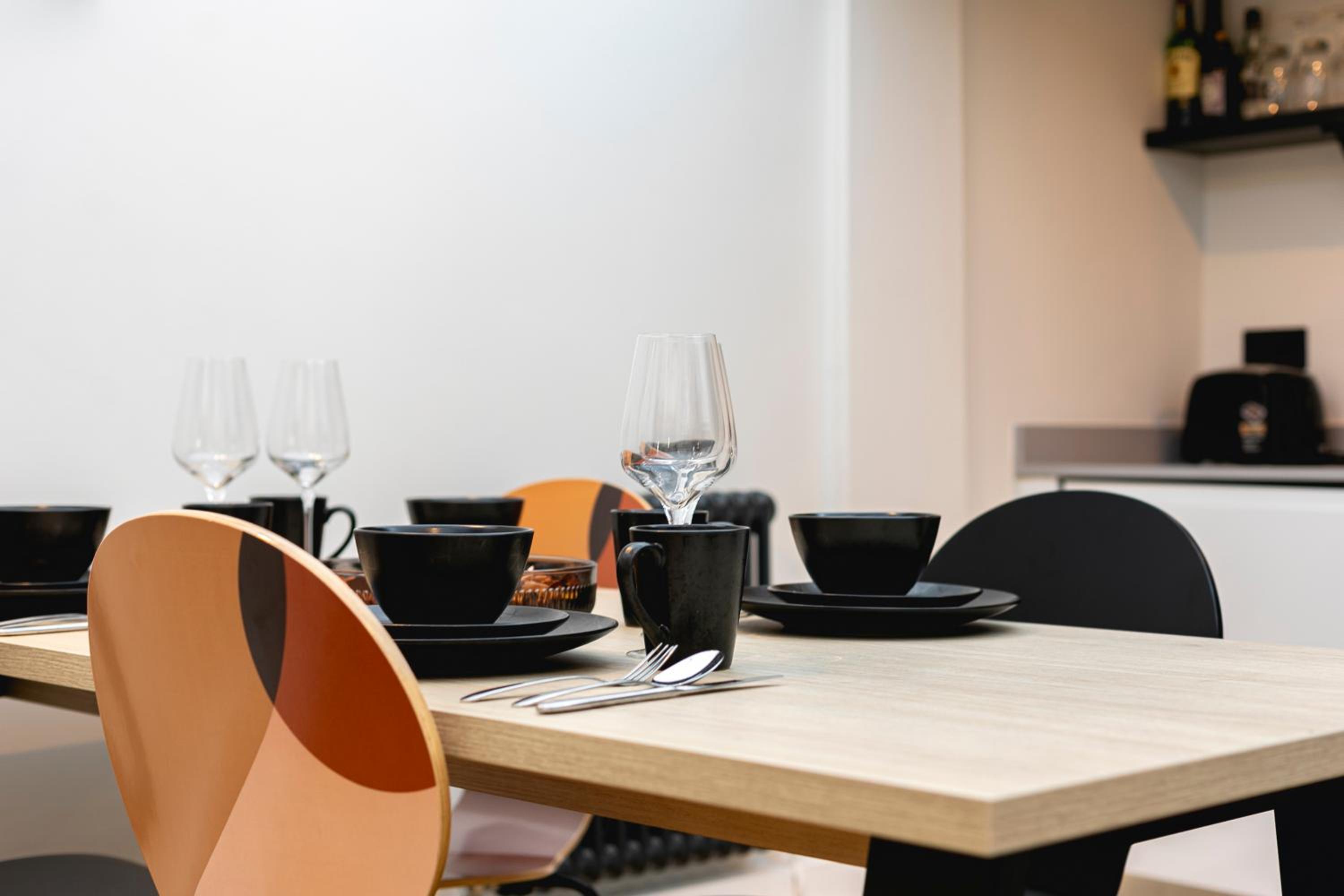 PenthouseStays Chelsea - Luxury 2 Bedroom Apartment w/King Bed - near King's Road
