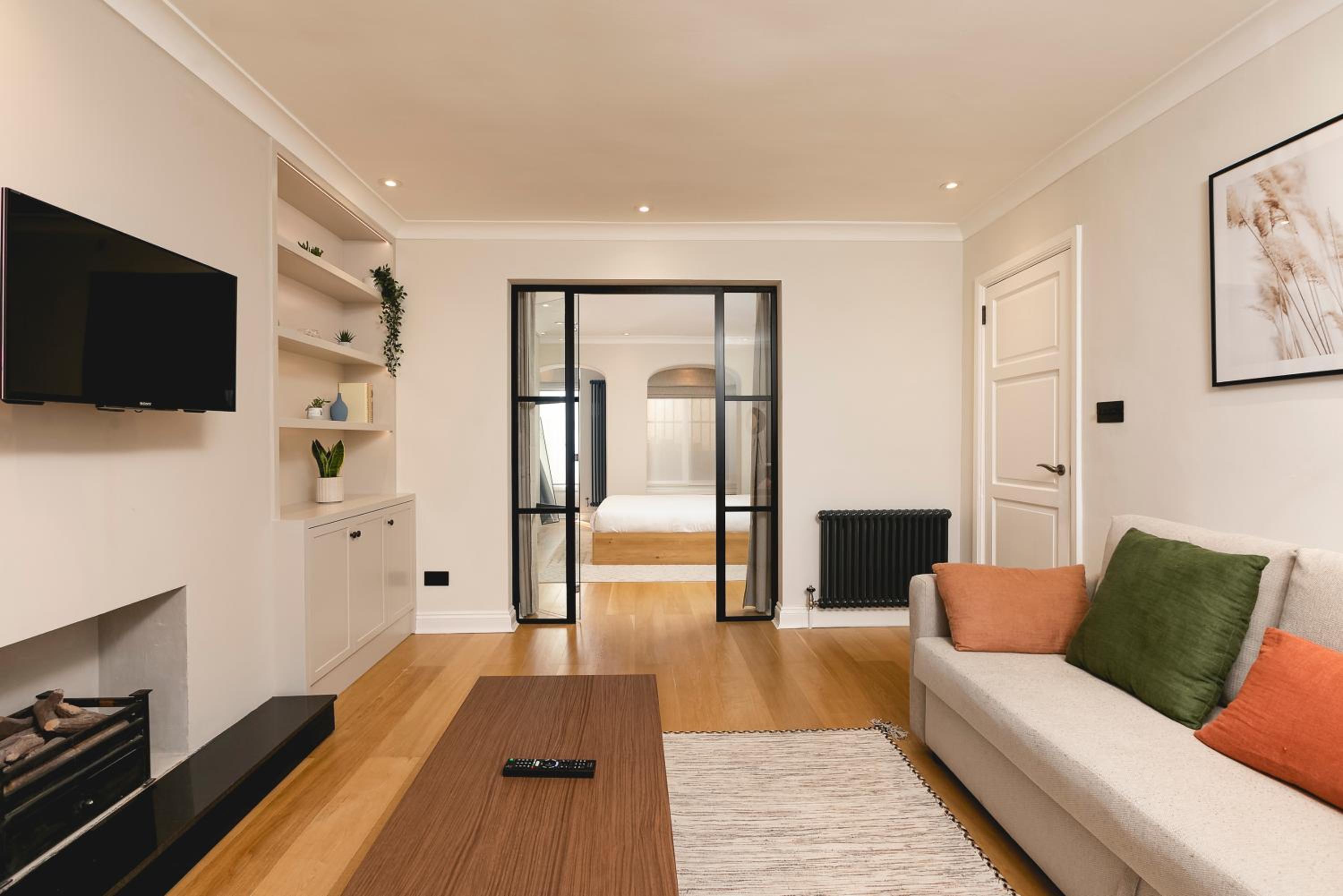 PenthouseStays Chelsea - Luxury 2 Bedroom Apartment w/King Bed - near King's Road