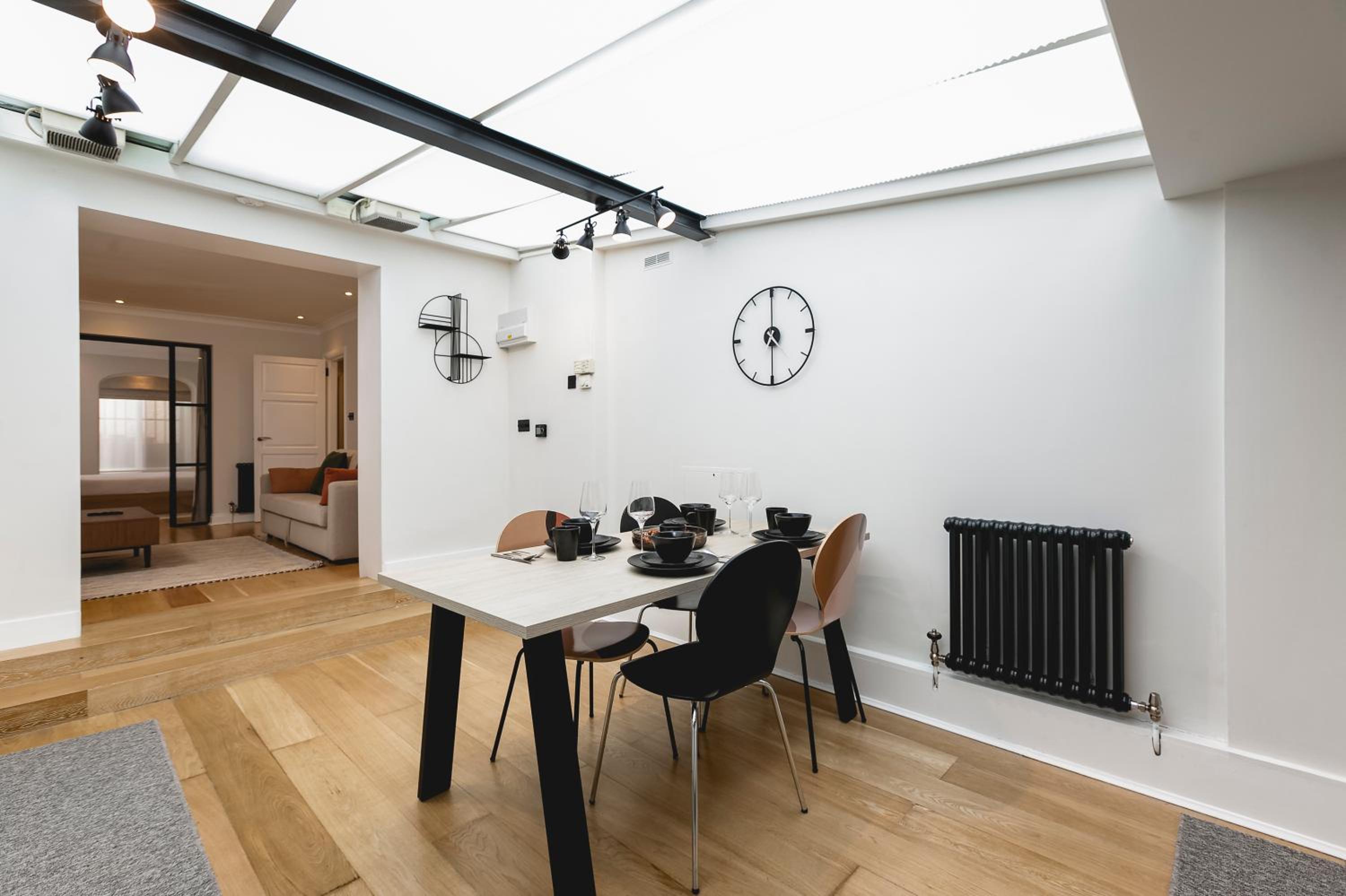 PenthouseStays Chelsea - Luxury 2 Bedroom Apartment w/King Bed - near King's Road