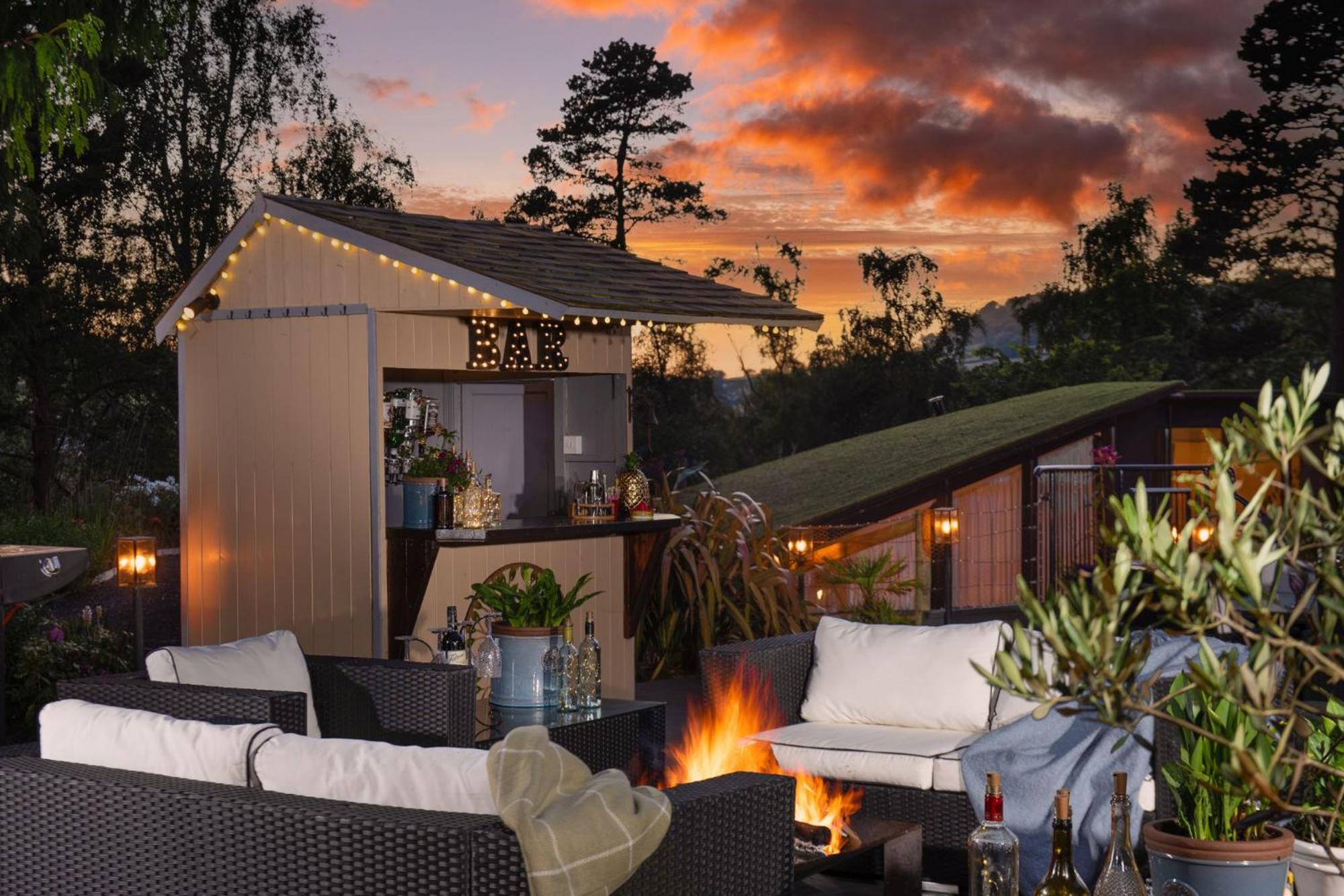 Woolbrook Reservoir - Private Hot Tub & Secure Parking