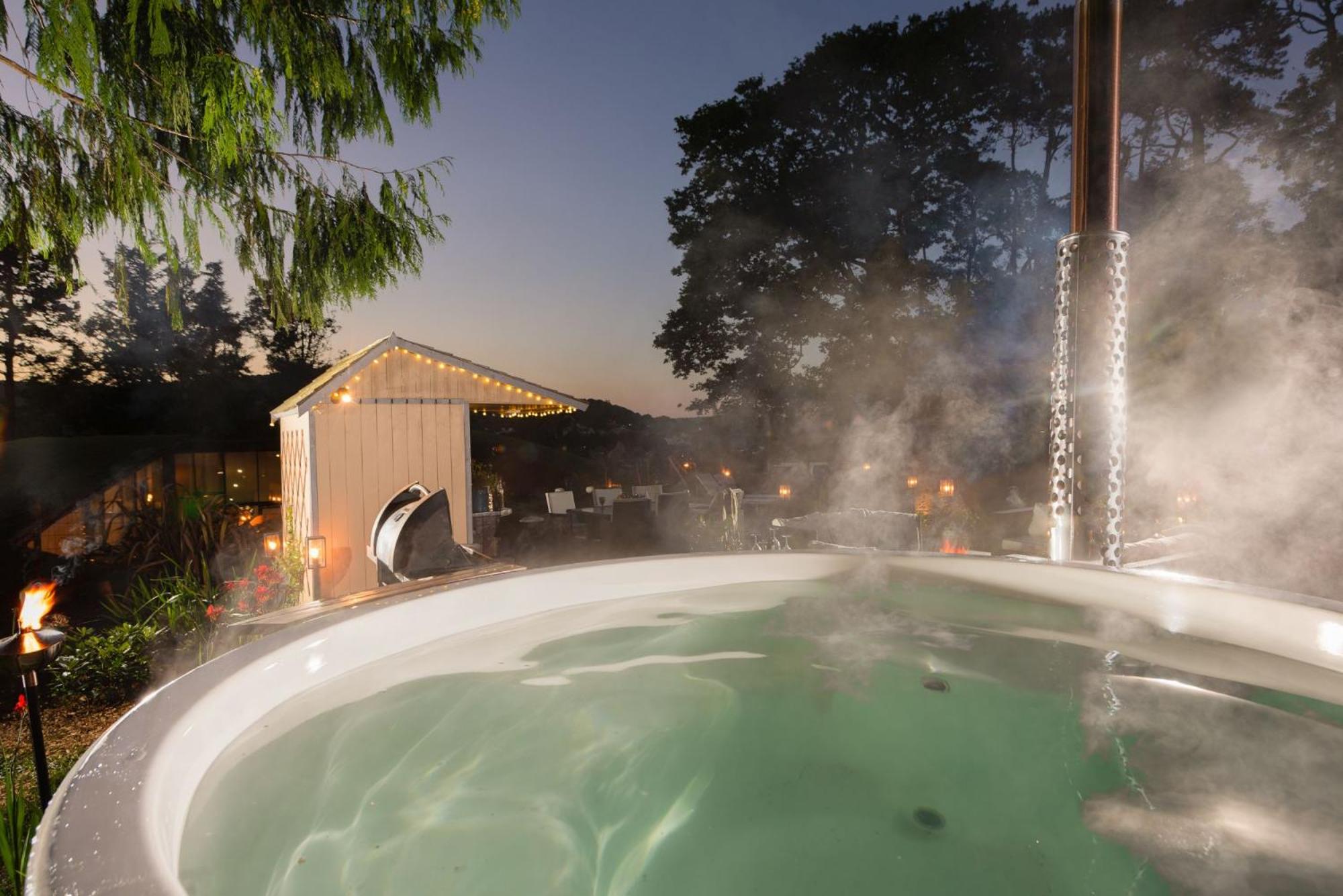 Woolbrook Reservoir - Private Hot Tub & Secure Parking