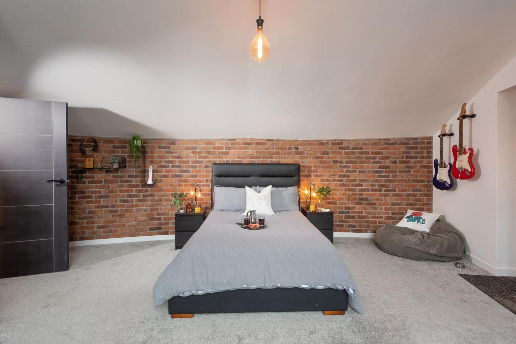 Woolbrook Reservoir - Private Hot Tub & Secure Parking
