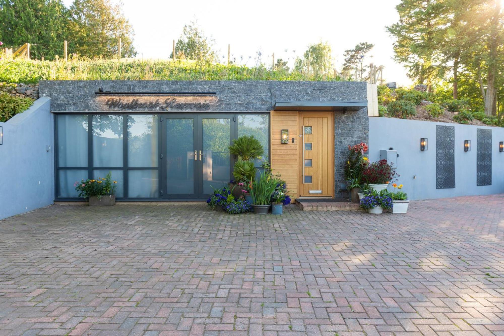 Woolbrook Reservoir - Private Hot Tub & Secure Parking