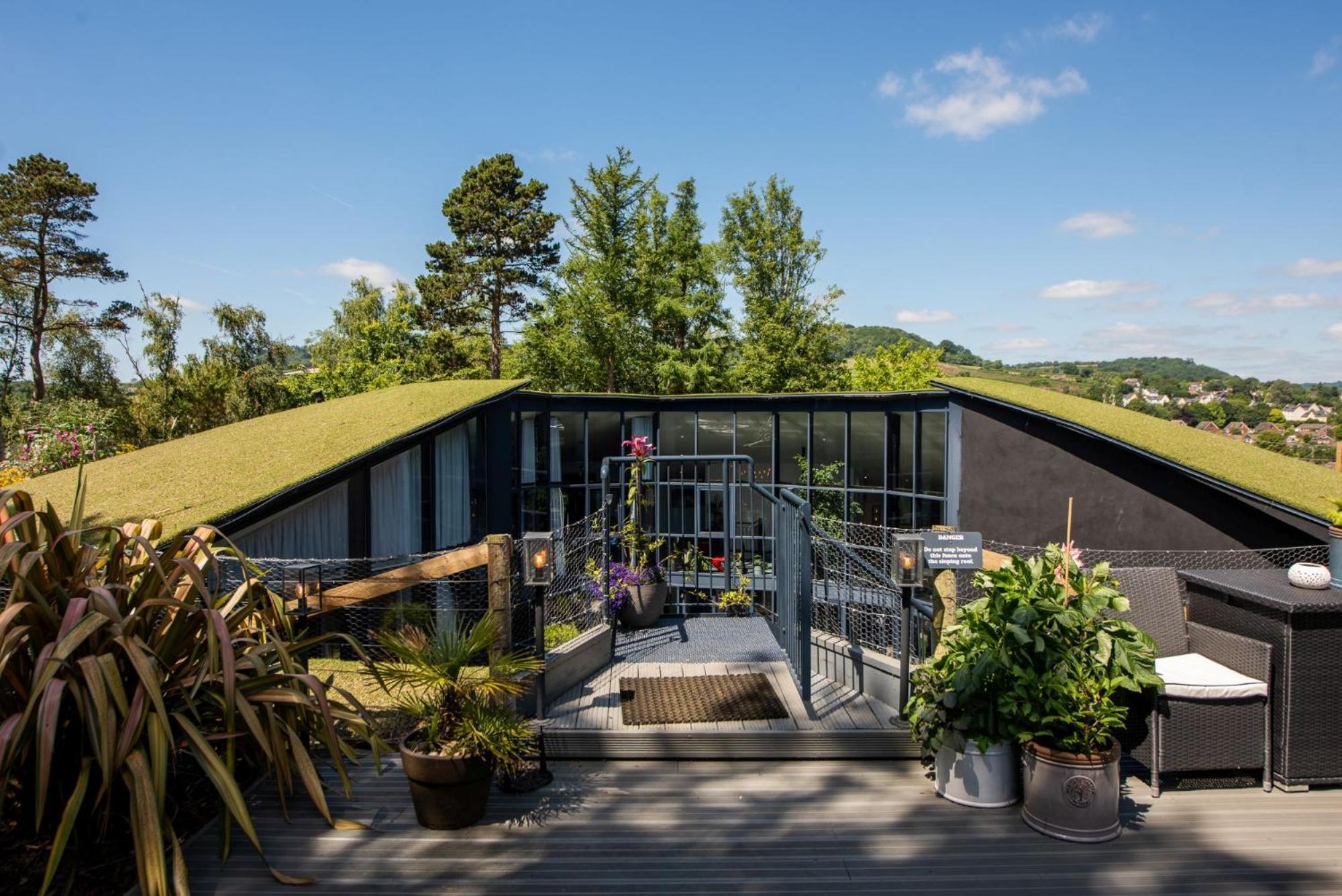 Woolbrook Reservoir - Private Hot Tub & Secure Parking