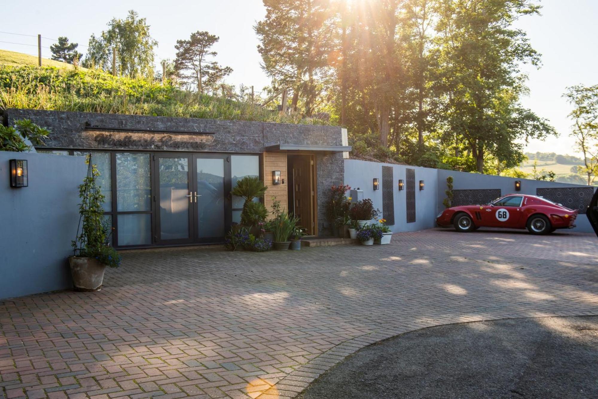 Woolbrook Reservoir - Private Hot Tub & Secure Parking