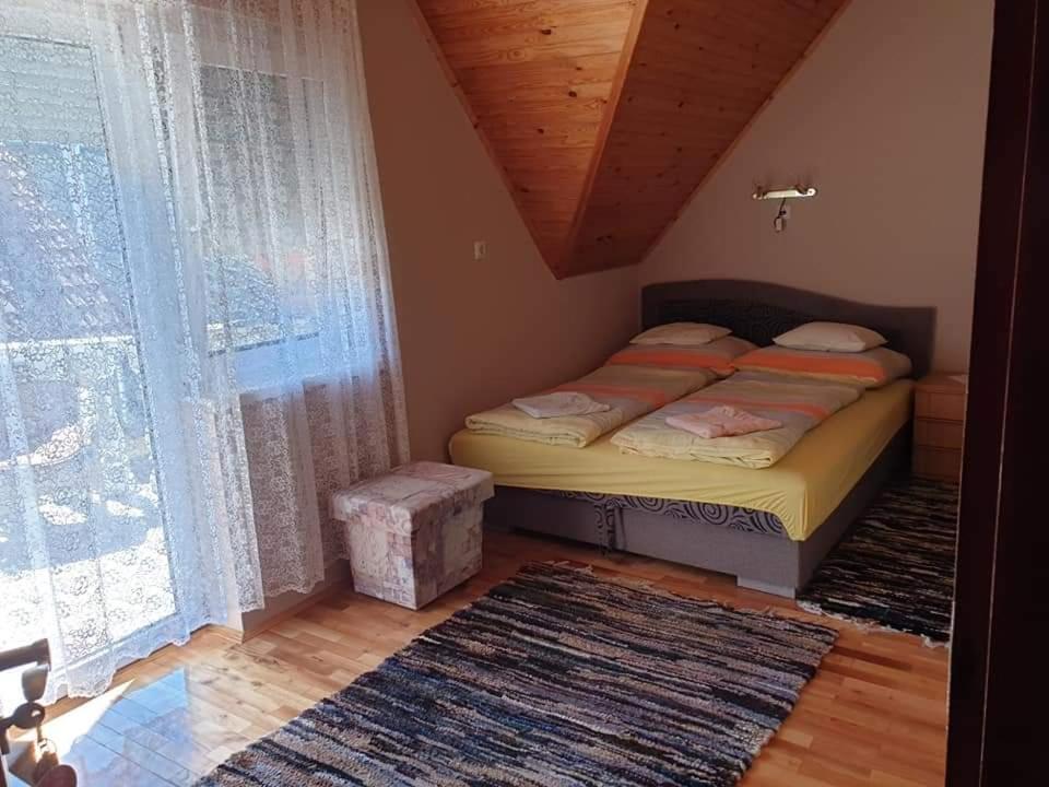 Photo 33