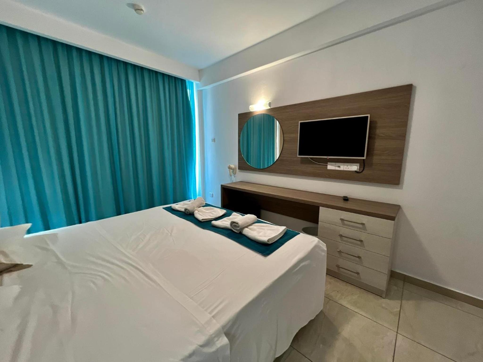 Sunny Blue Hotel