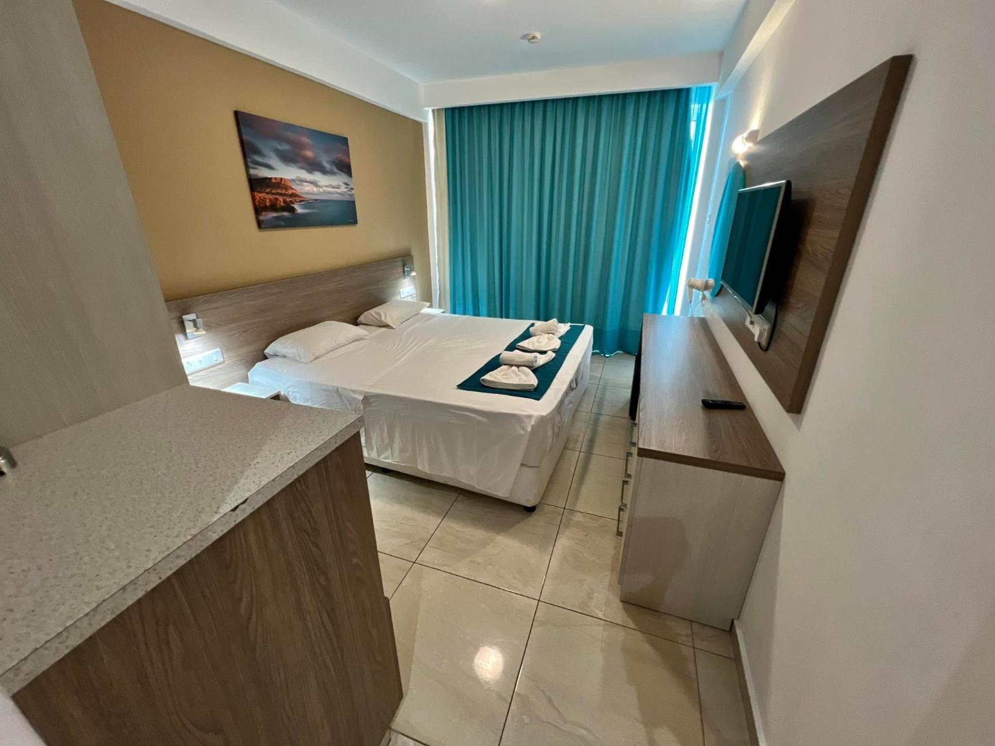 Sunny Blue Hotel