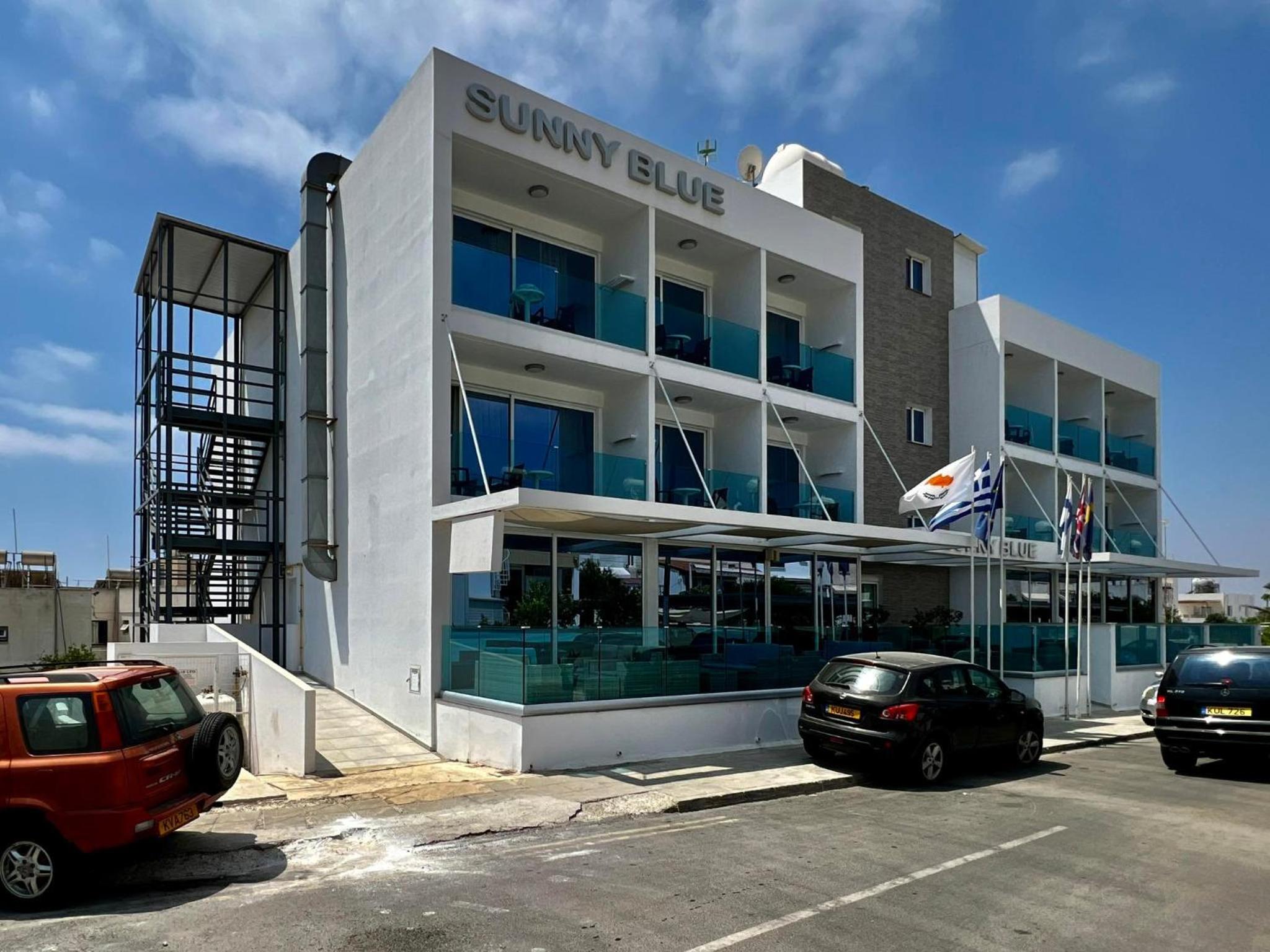 Sunny Blue Hotel