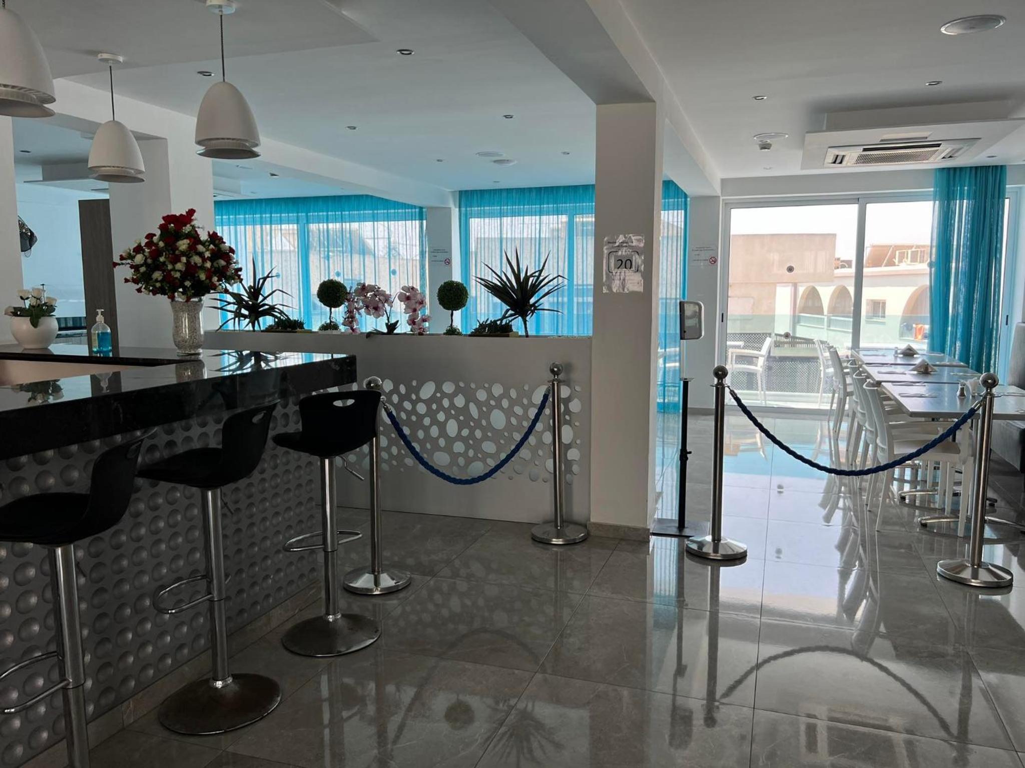 Sunny Blue Hotel