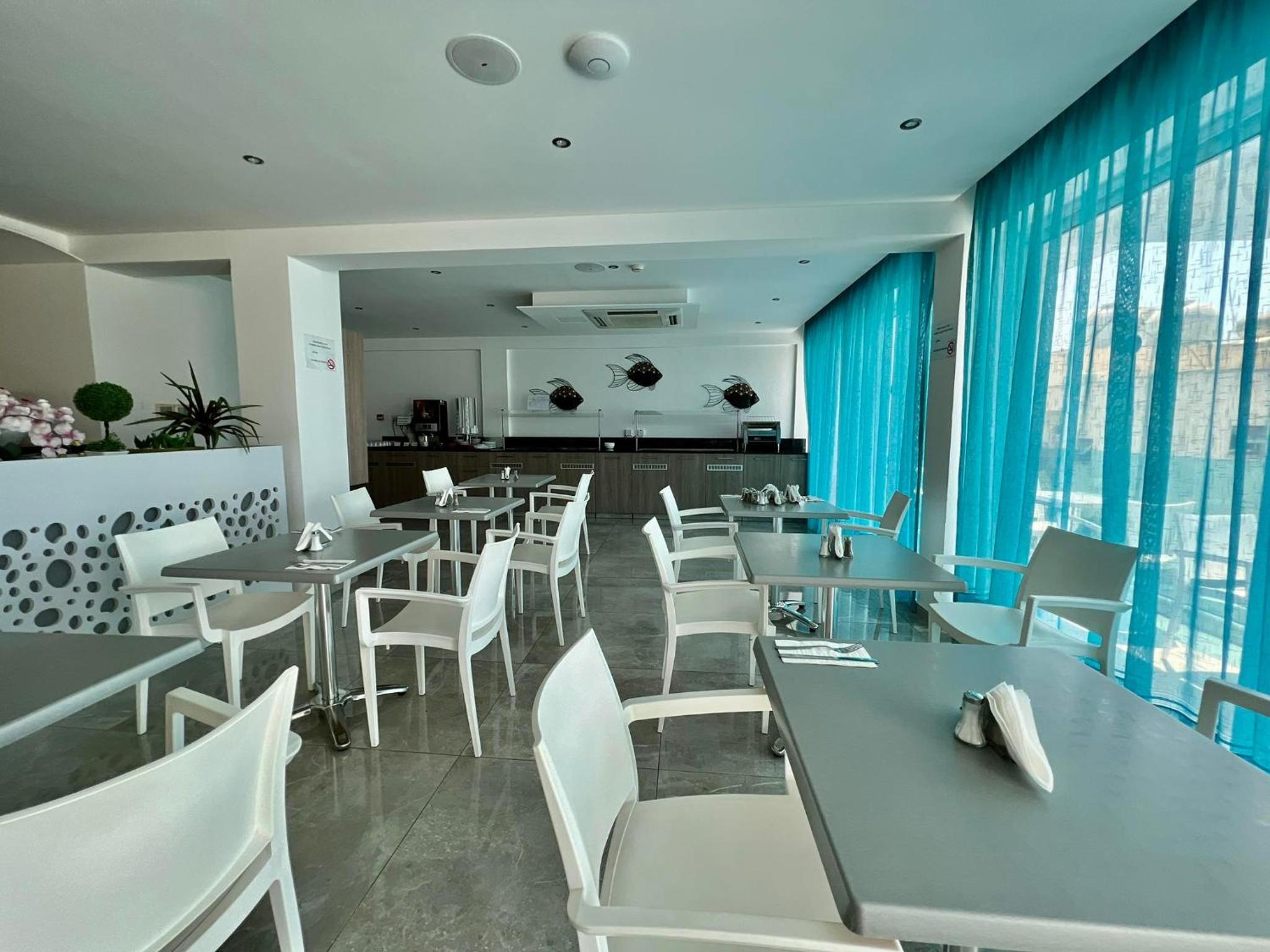 Sunny Blue Hotel