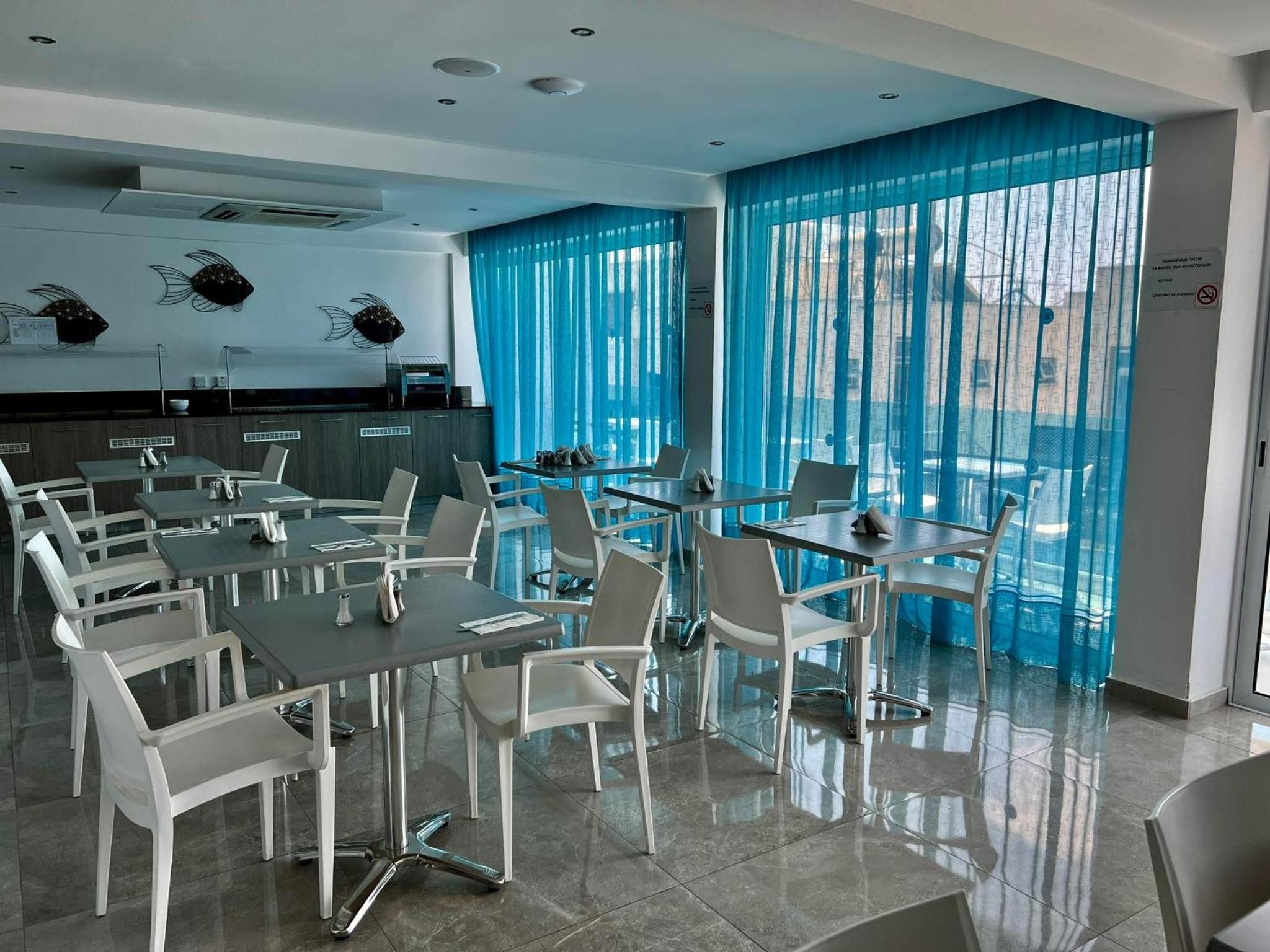 Sunny Blue Hotel