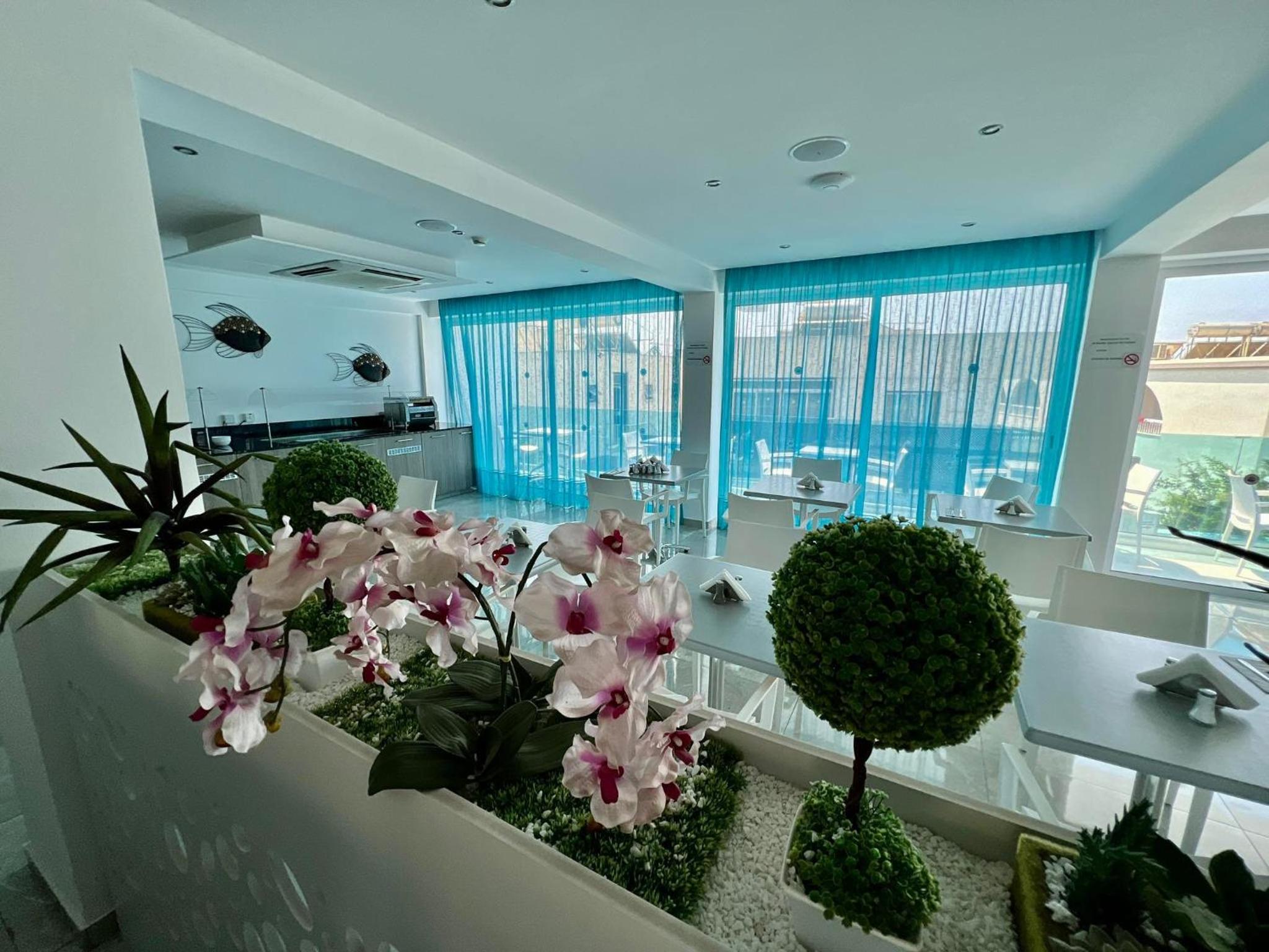 Sunny Blue Hotel