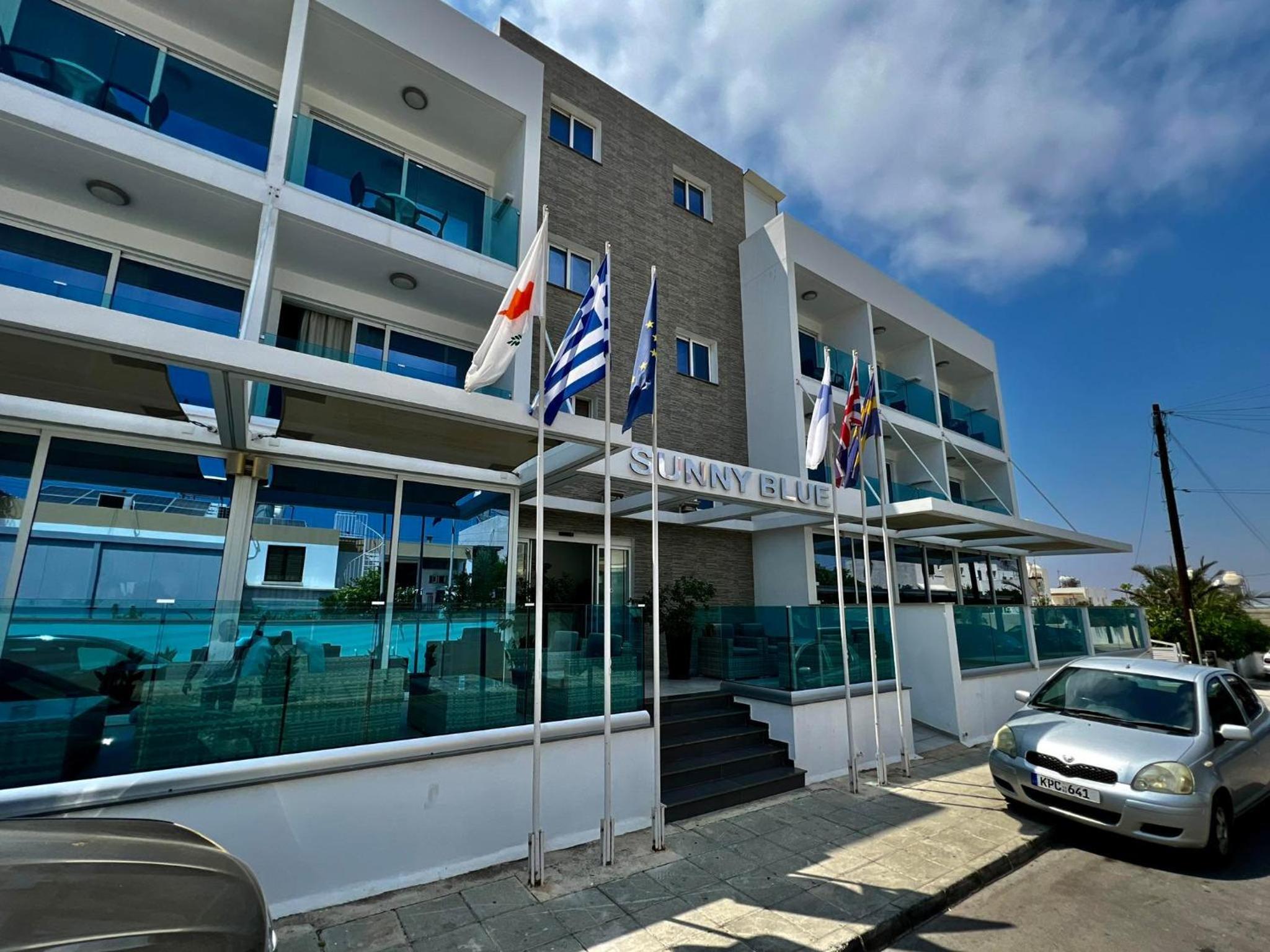 Sunny Blue Hotel