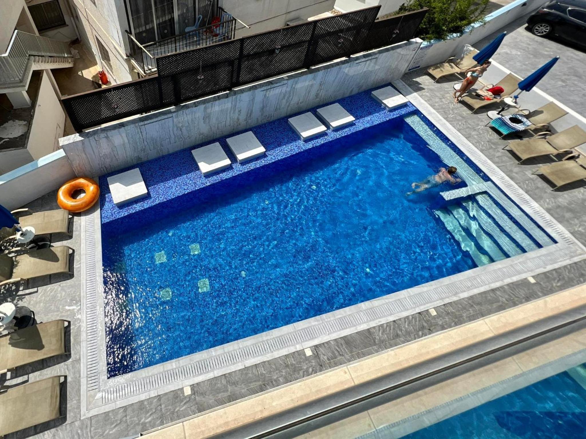 Sunny Blue Hotel