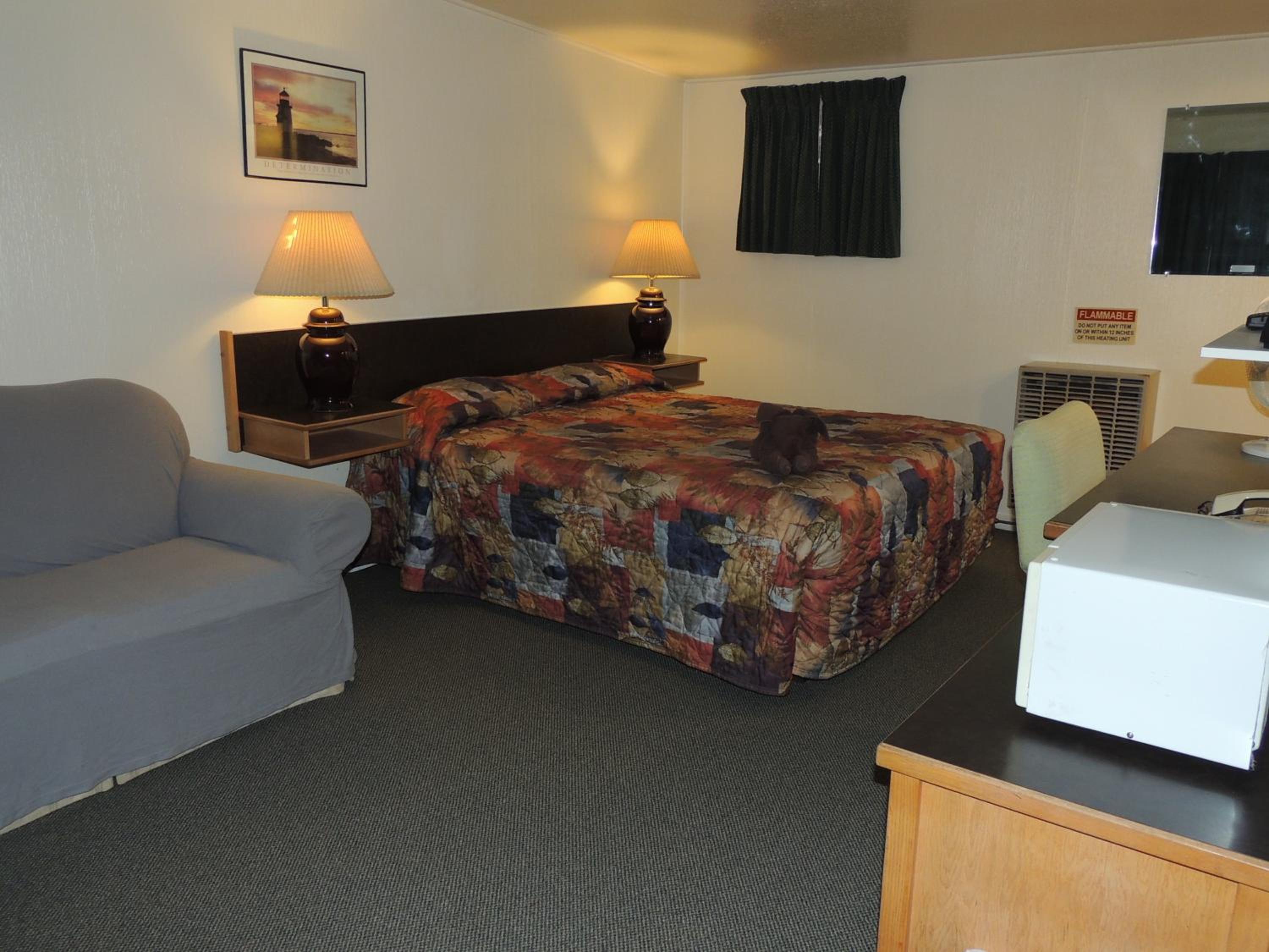 100 Mile Motel & RV Park