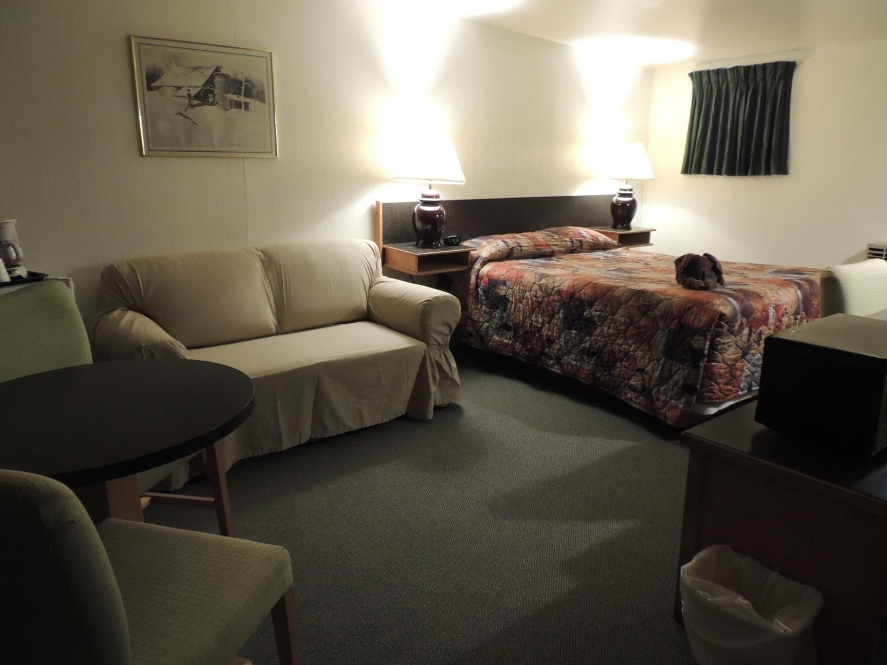 100 Mile Motel & RV Park