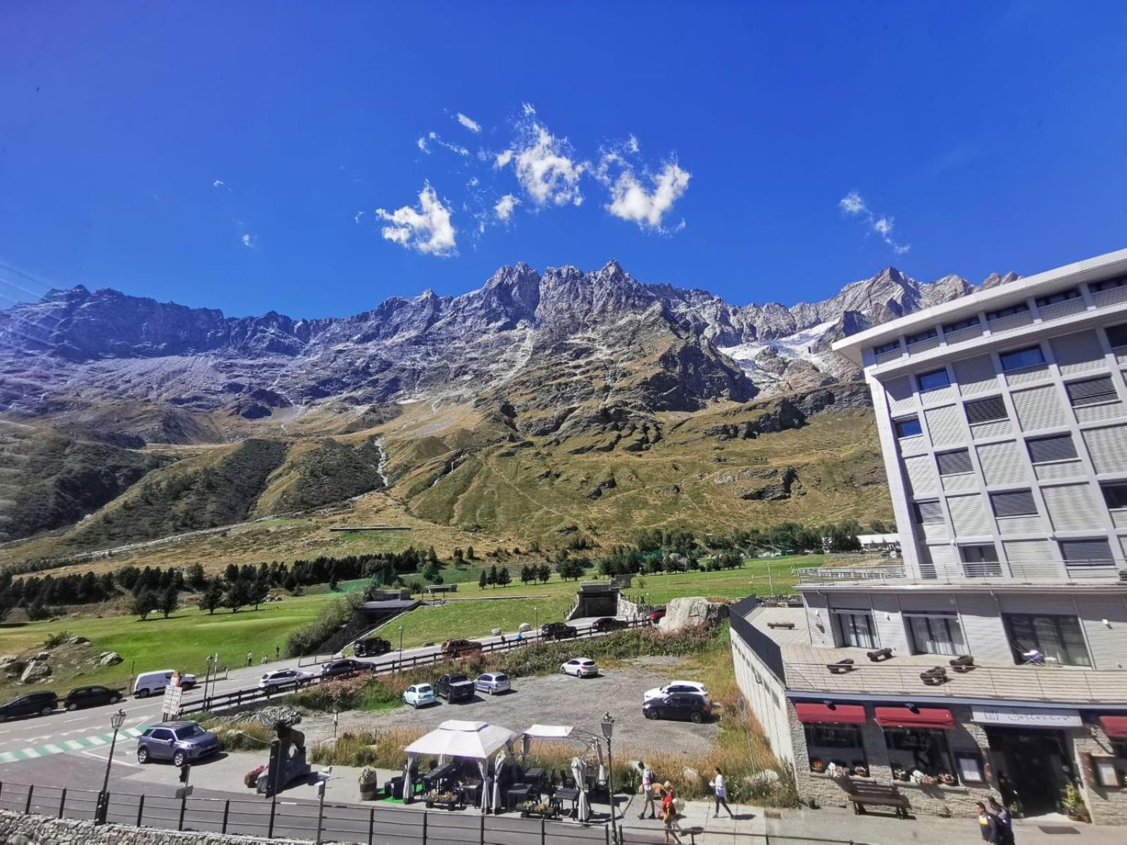 Hotel Homey Apartment in the heart of Cervinia - Image 1