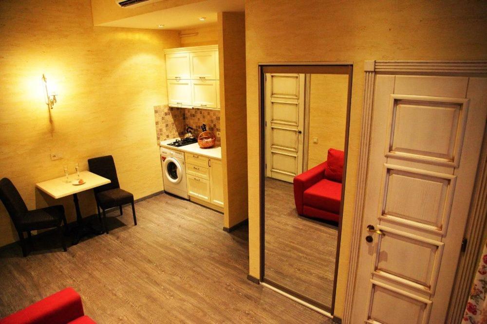 Apartment in Deribasovskaya street 13 view 3
