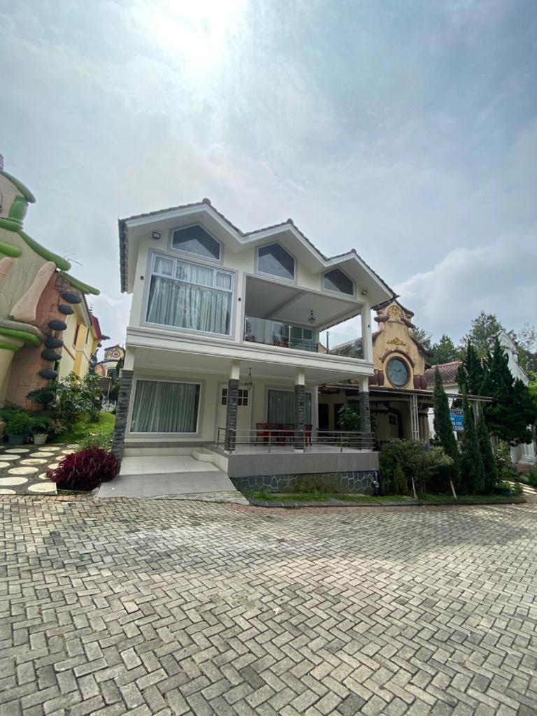 Villa Dalia Puncak Na6-18 view 2