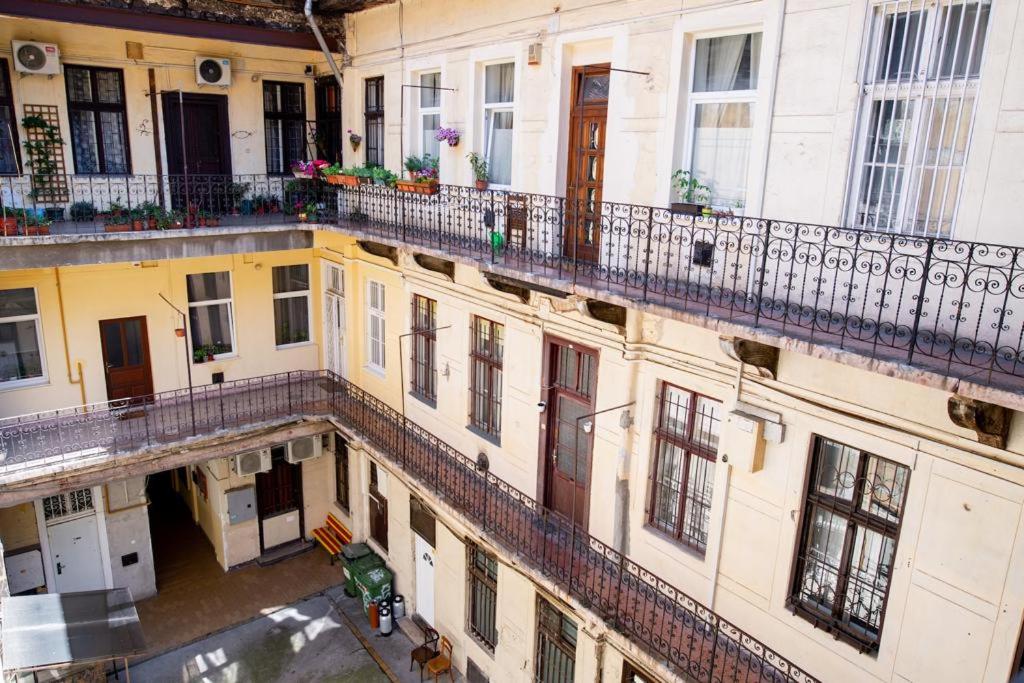 Studio Apartment Next To Famous Party House A38 view 3