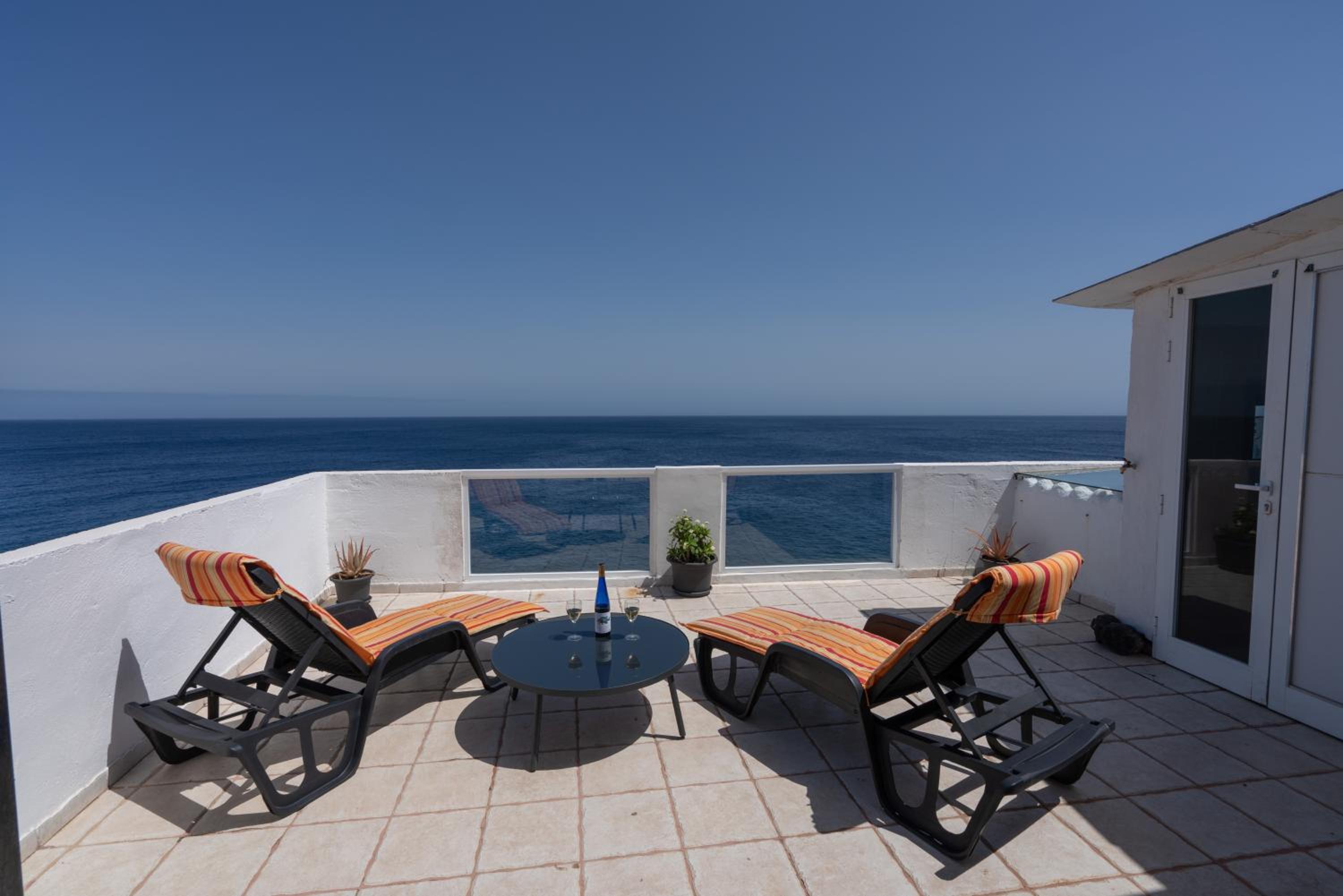 Spacious house with huge terrace facing the sea