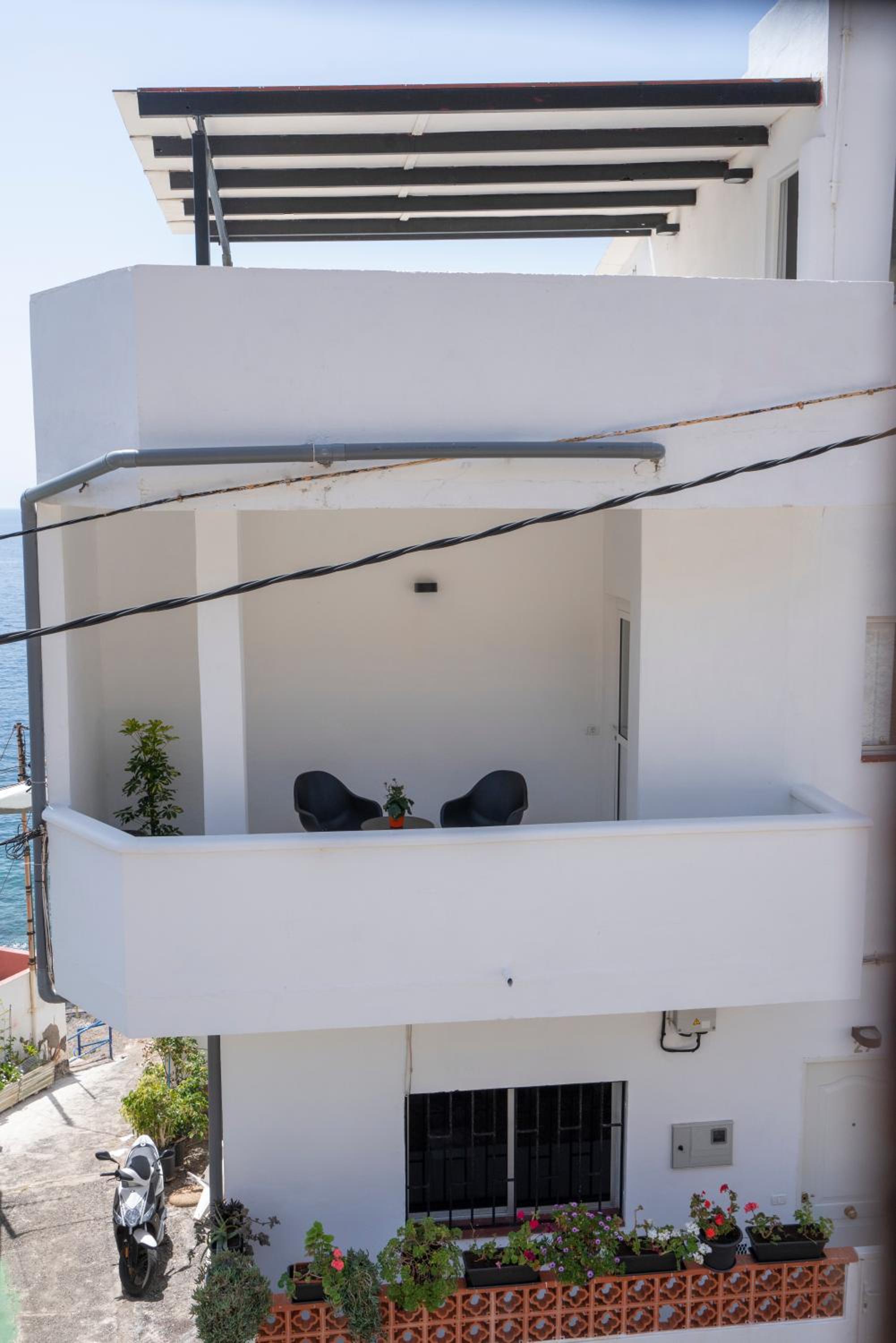 Spacious house with huge terrace facing the sea
