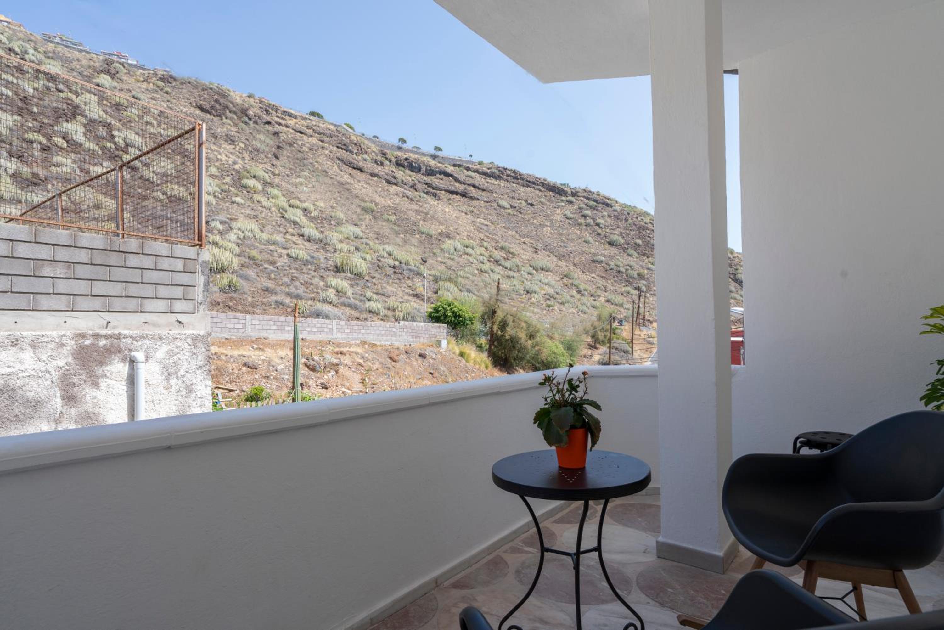 Spacious house with huge terrace facing the sea