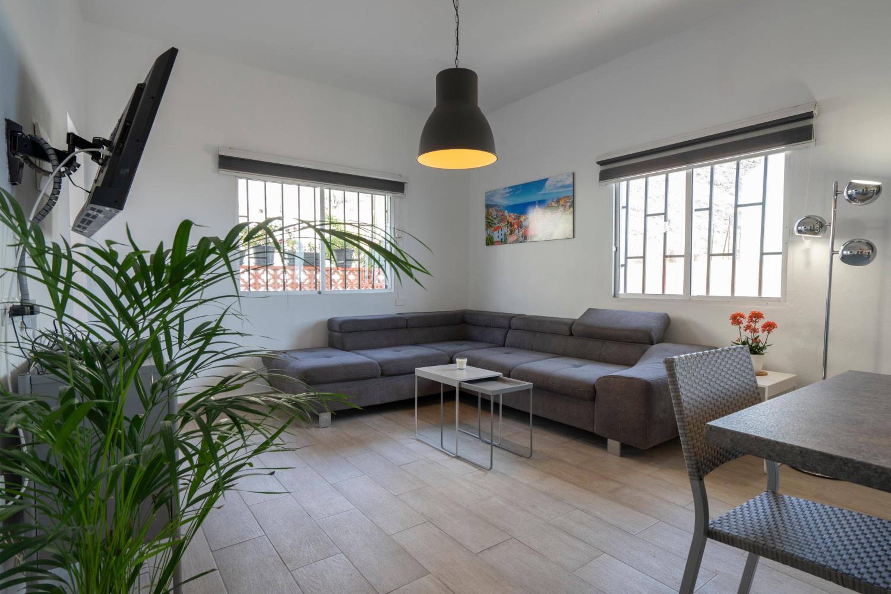 Spacious house with huge terrace facing the sea