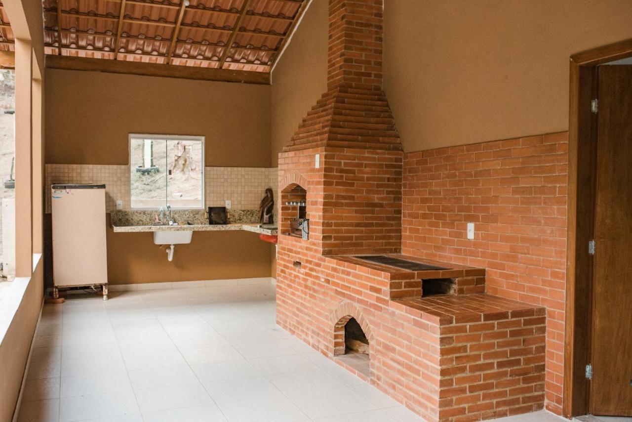 CASA DE CAMPO Banheira, Lareira e Cachoeira