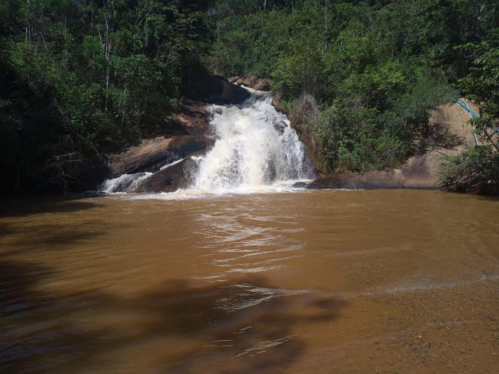 CASA DE CAMPO Banheira, Lareira e Cachoeira
