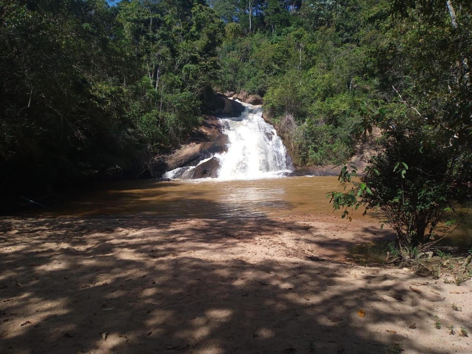 CASA DE CAMPO Banheira, Lareira e Cachoeira