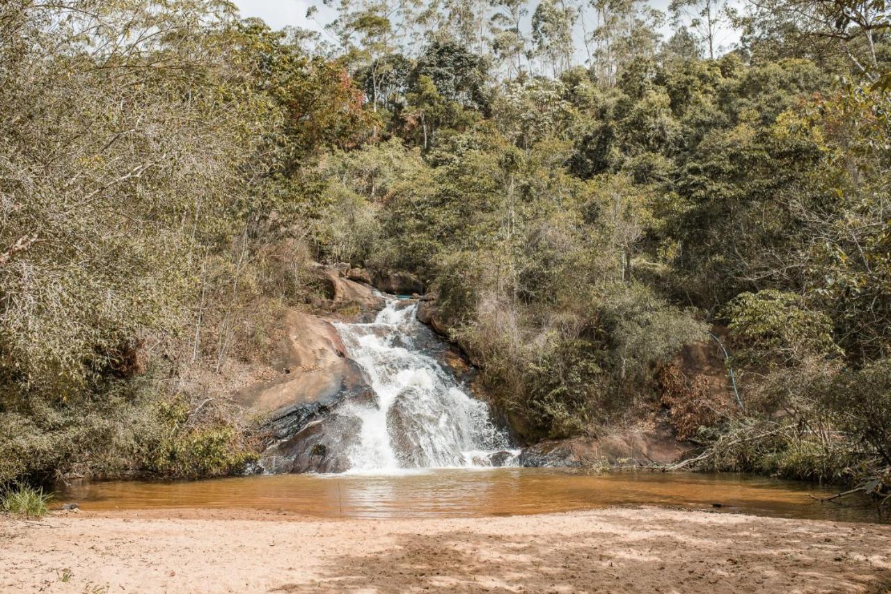 CASA DE CAMPO Banheira, Lareira e Cachoeira
