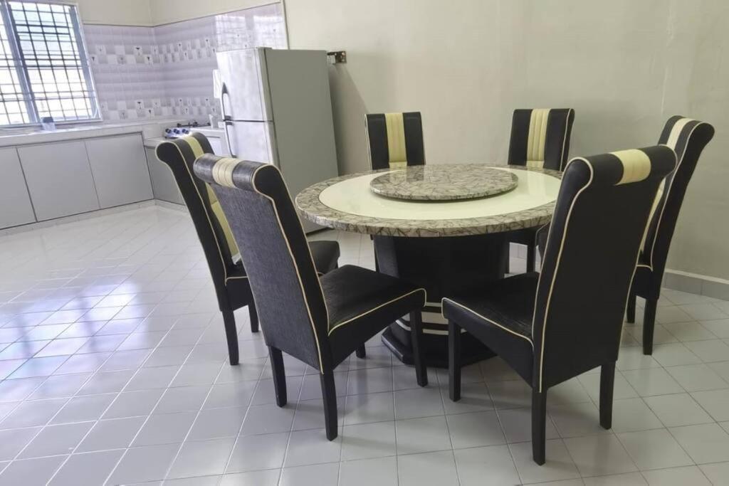 Mersing Spacious 3bedroom with free parking space photo 8