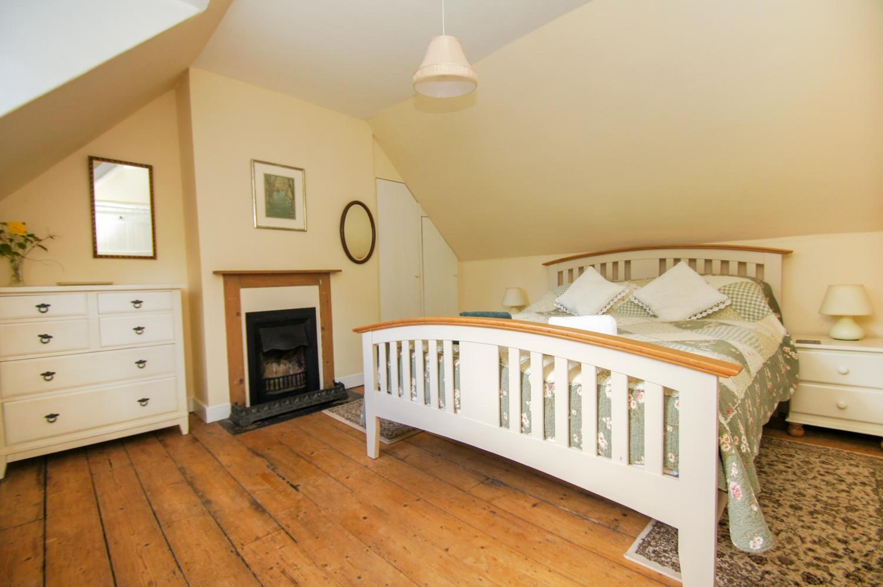Beeches Cottage - Beautiful Garden - Parking view 5
