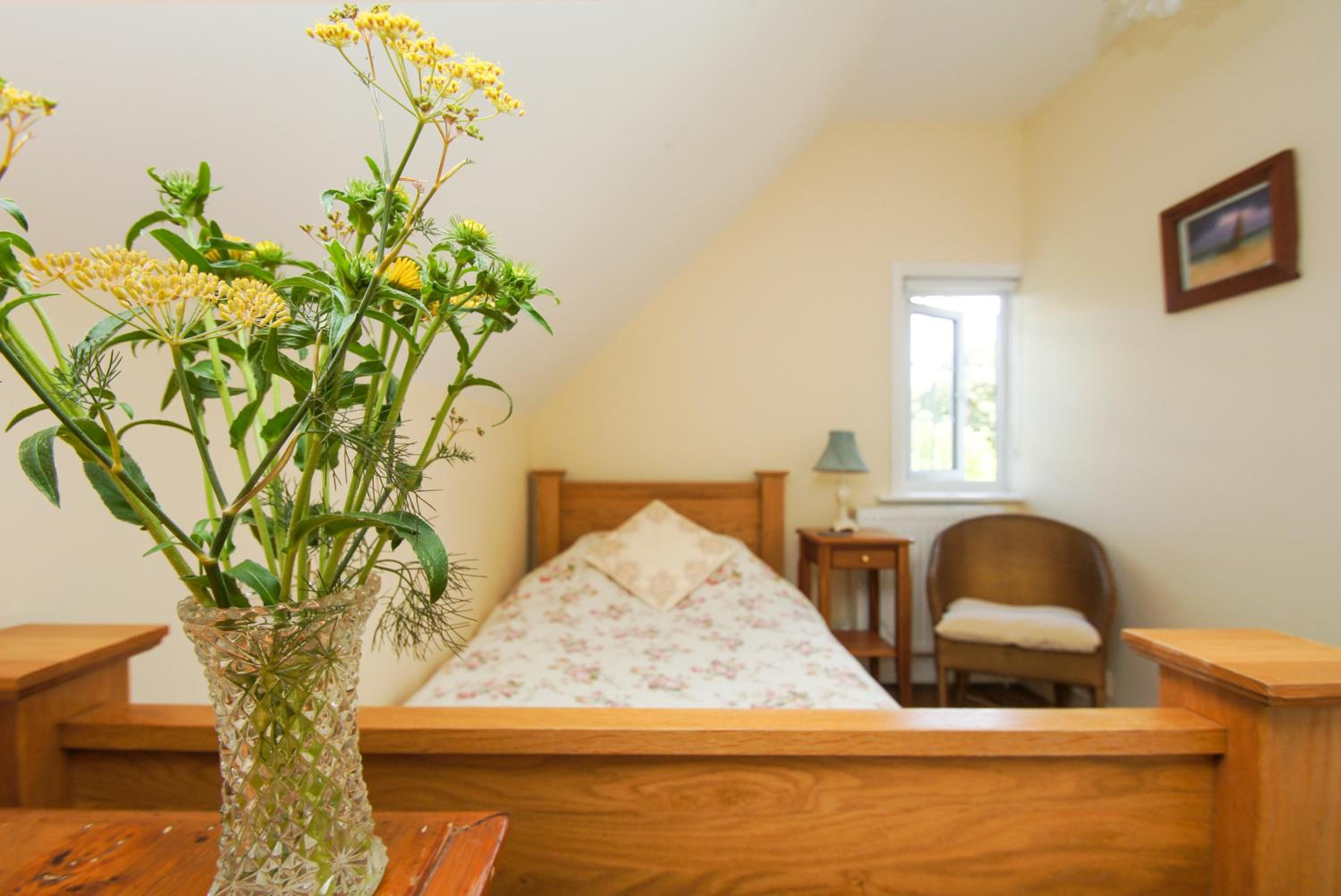 Beeches Cottage - Beautiful Garden - Parking view 4
