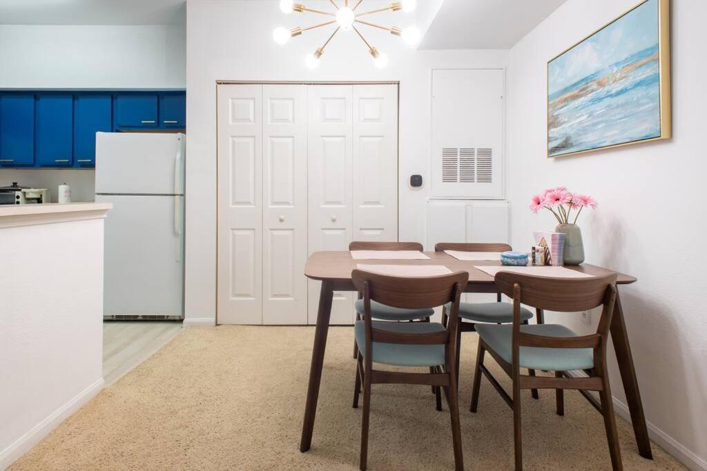o STUNNING CONDO MINUTES FROM GORGEOUS BEACHES o view 4